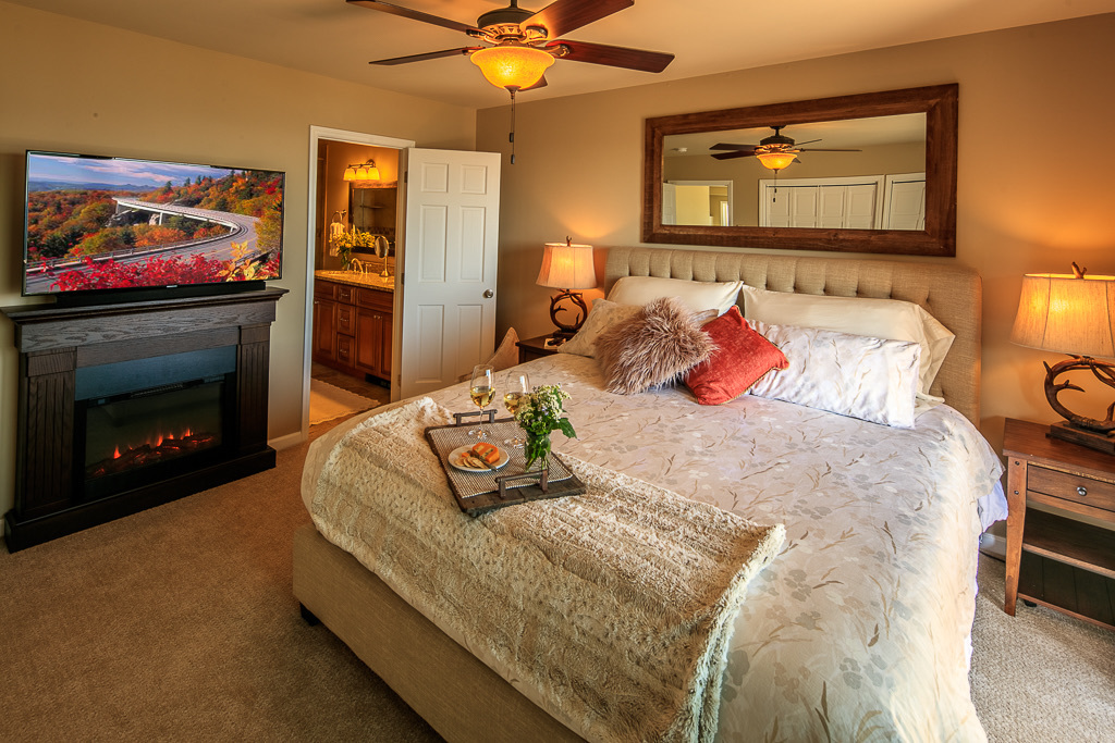 System.Collections.Generic.List`1[BluePillow.Application.SearchEngine.Dto.PhotoDto]?.ElementAt(3)?.Caption