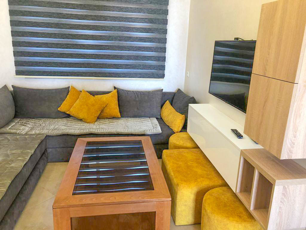 System.Collections.Generic.List`1[BluePillow.Application.SearchEngine.Dto.PhotoDto]?.ElementAt(3)?.Caption