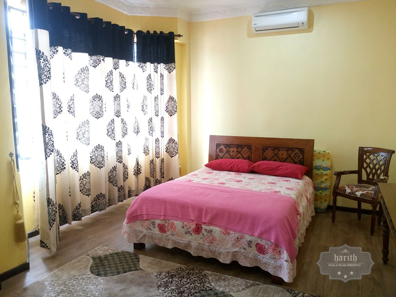 System.Collections.Generic.List`1[BluePillow.Application.SearchEngine.Dto.PhotoDto]?.ElementAt(2)?.Caption