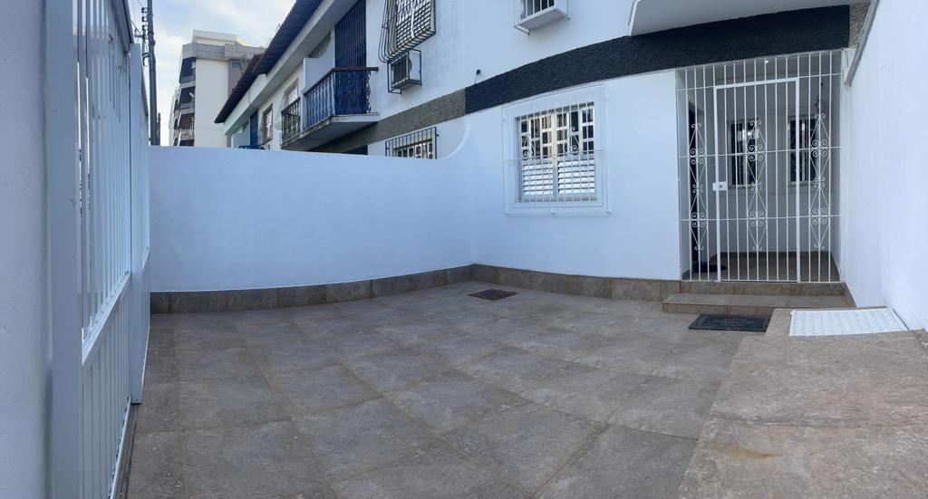 System.Collections.Generic.List`1[BluePillow.Application.SearchEngine.Dto.PhotoDto]?.ElementAt(2)?.Caption