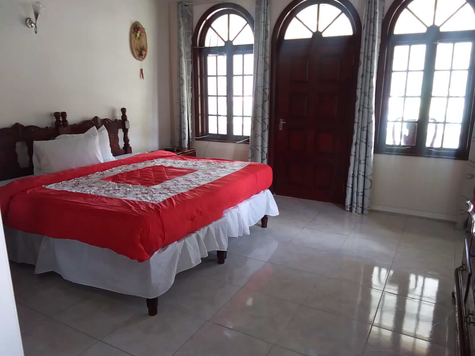 System.Collections.Generic.List`1[BluePillow.Application.SearchEngine.Dto.PhotoDto]?.ElementAt(0)?.Caption