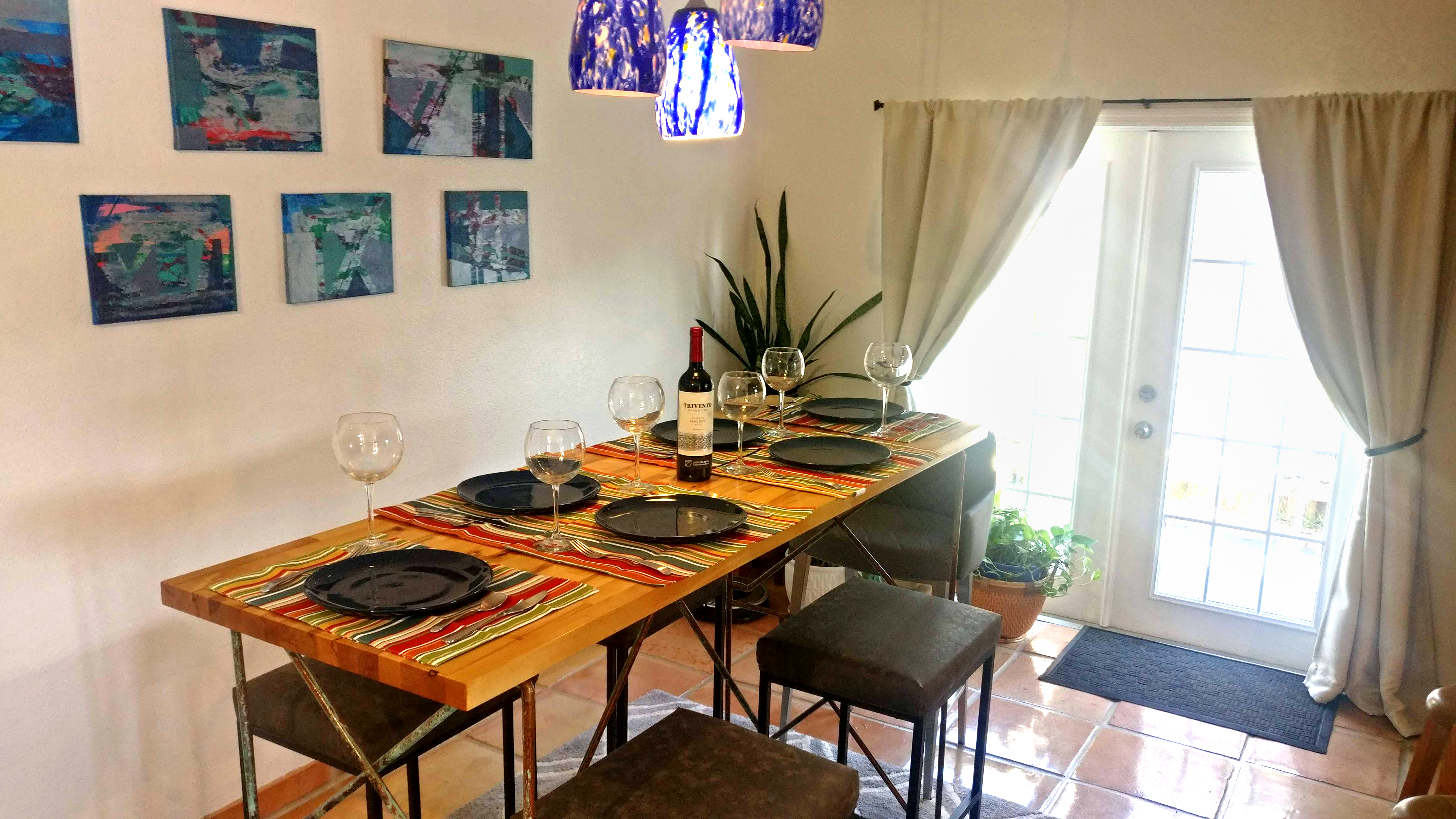 System.Collections.Generic.List`1[BluePillow.Application.SearchEngine.Dto.PhotoDto]?.ElementAt(3)?.Caption