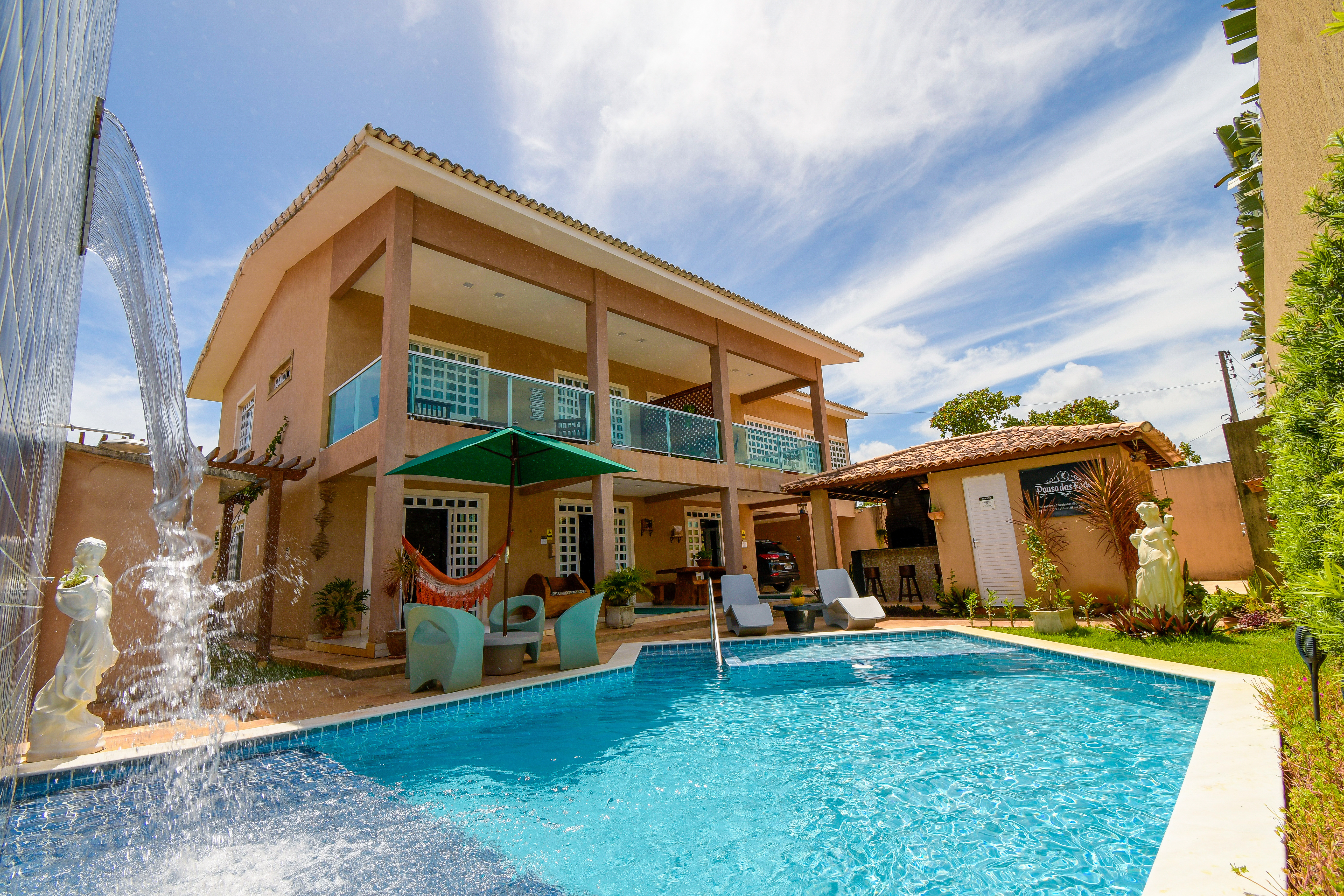 System.Collections.Generic.List`1[BluePillow.Application.SearchEngine.Dto.PhotoDto]?.ElementAt(0)?.Caption