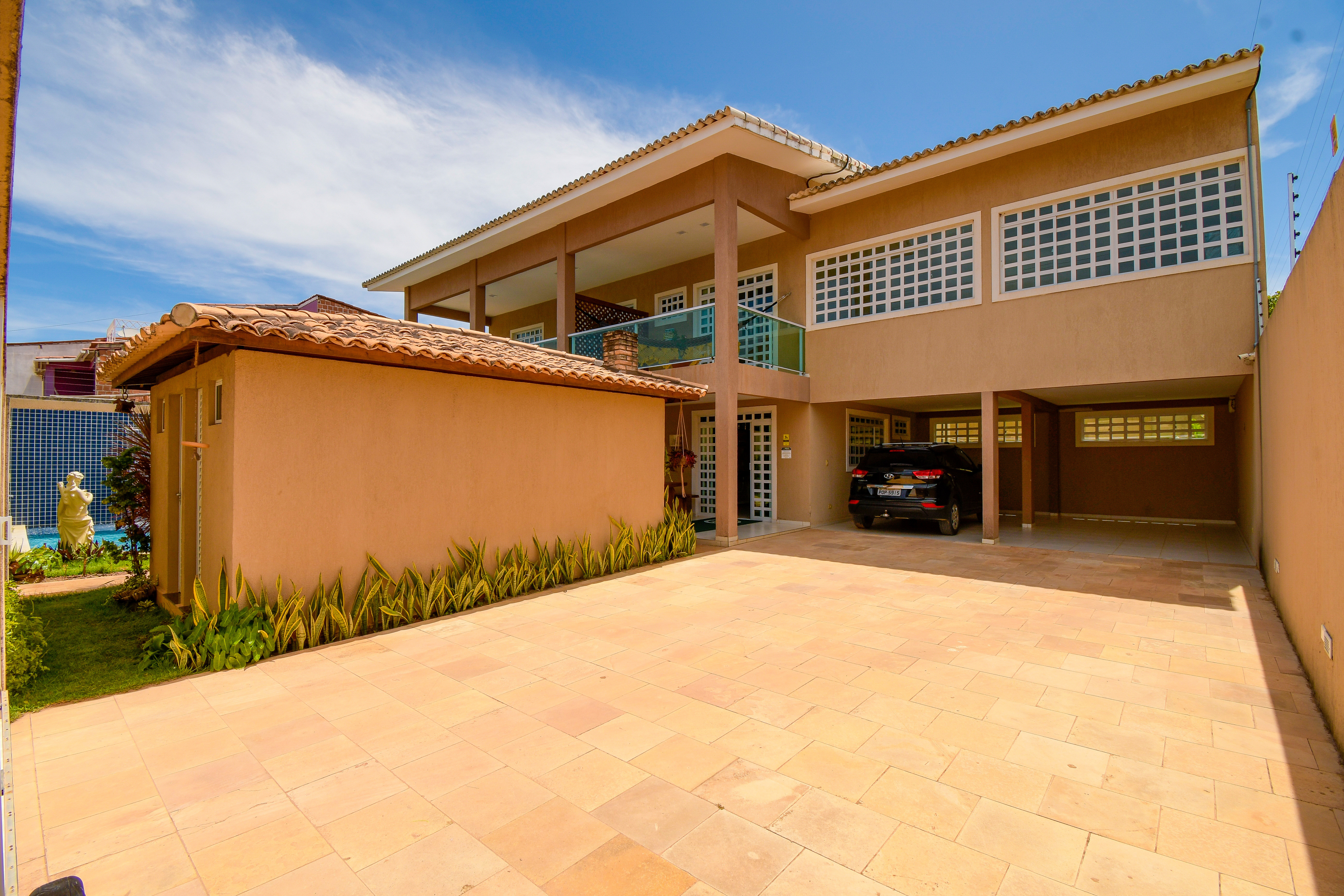 System.Collections.Generic.List`1[BluePillow.Application.SearchEngine.Dto.PhotoDto]?.ElementAt(1)?.Caption