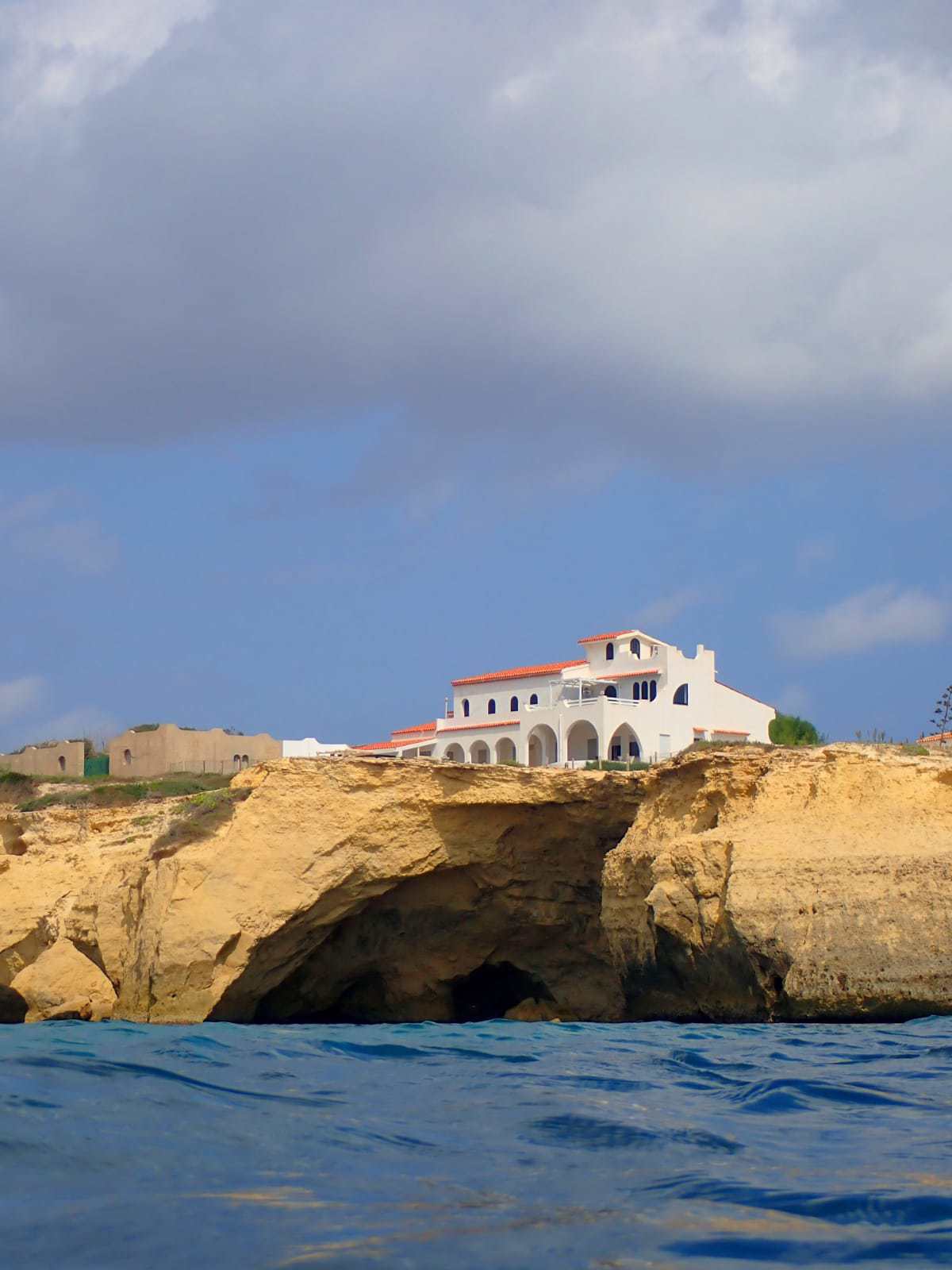 System.Collections.Generic.List`1[BluePillow.Application.SearchEngine.Dto.PhotoDto]?.ElementAt(1)?.Caption