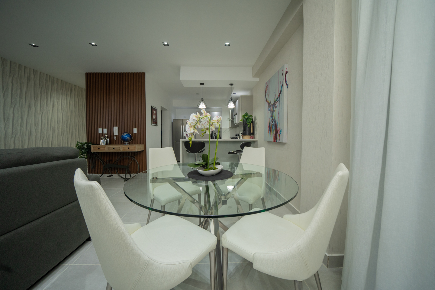 System.Collections.Generic.List`1[BluePillow.Application.SearchEngine.Dto.PhotoDto]?.ElementAt(3)?.Caption