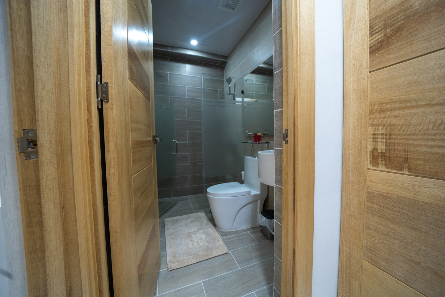 System.Collections.Generic.List`1[BluePillow.Application.SearchEngine.Dto.PhotoDto]?.ElementAt(1)?.Caption