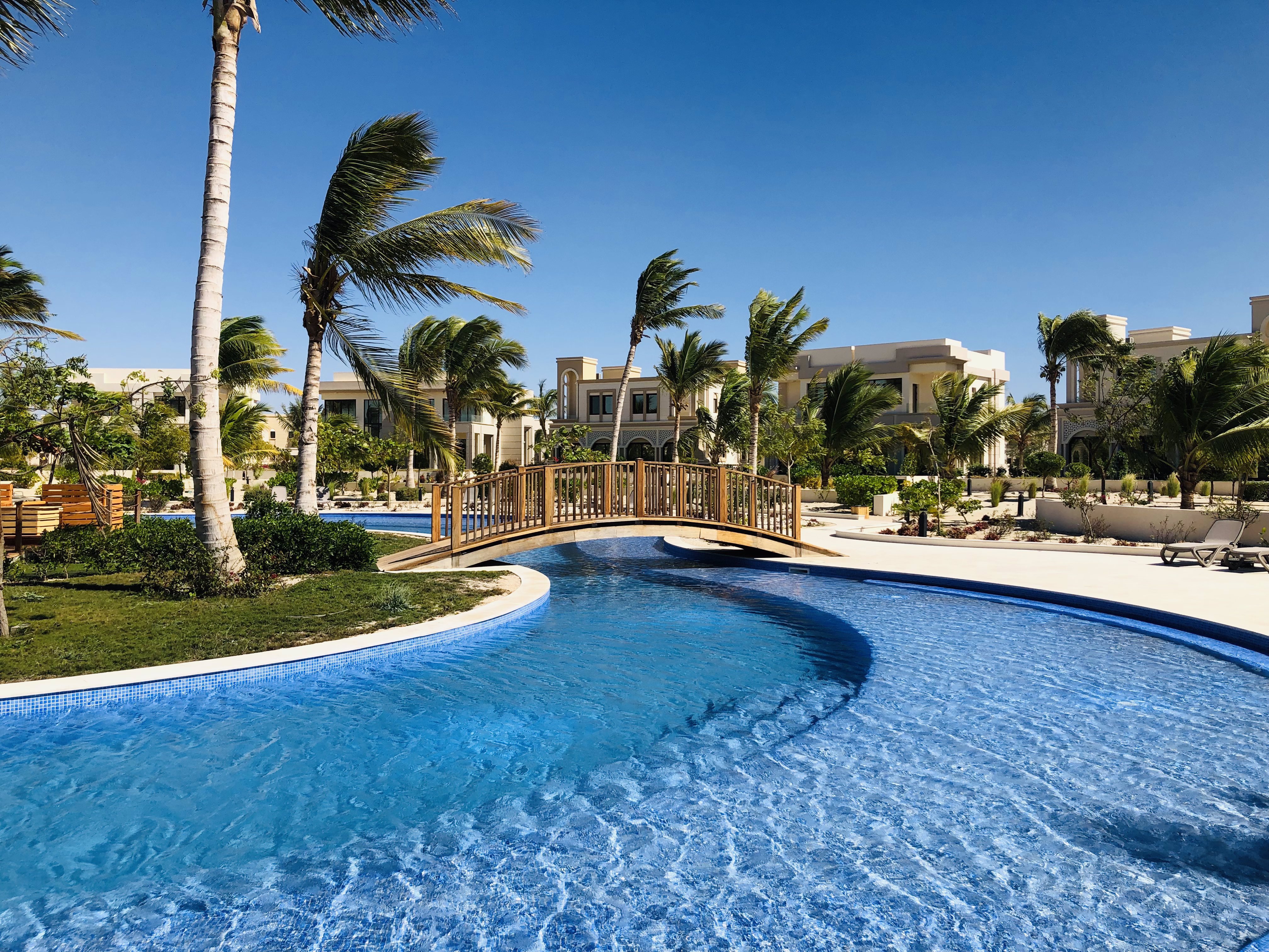 System.Collections.Generic.List`1[BluePillow.Application.SearchEngine.Dto.PhotoDto]?.ElementAt(3)?.Caption