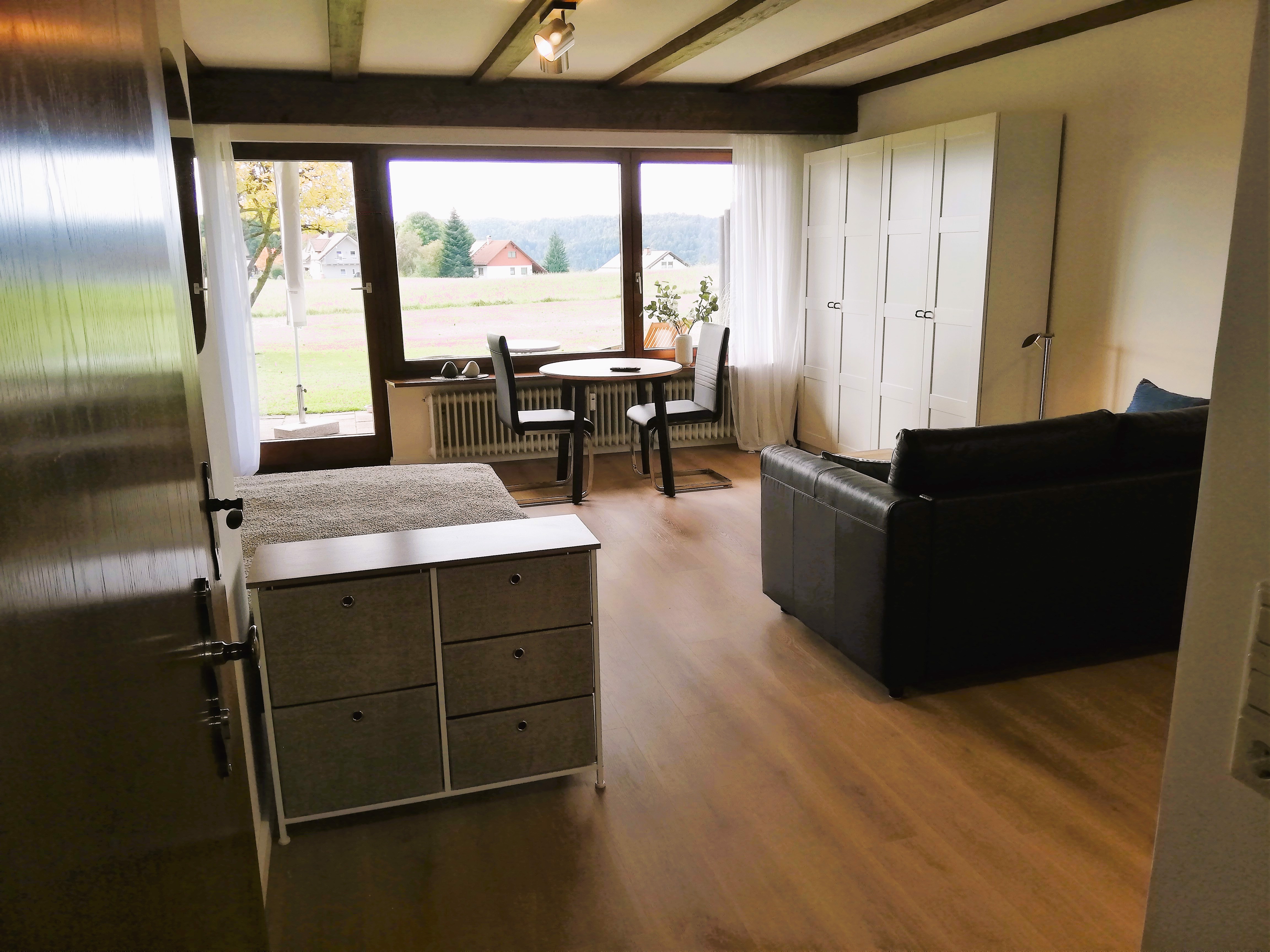 System.Collections.Generic.List`1[BluePillow.Application.SearchEngine.Dto.PhotoDto]?.ElementAt(1)?.Caption