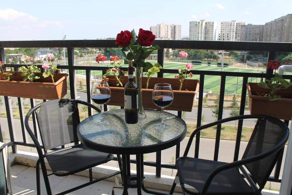 System.Collections.Generic.List`1[BluePillow.Application.SearchEngine.Dto.PhotoDto]?.ElementAt(0)?.Caption