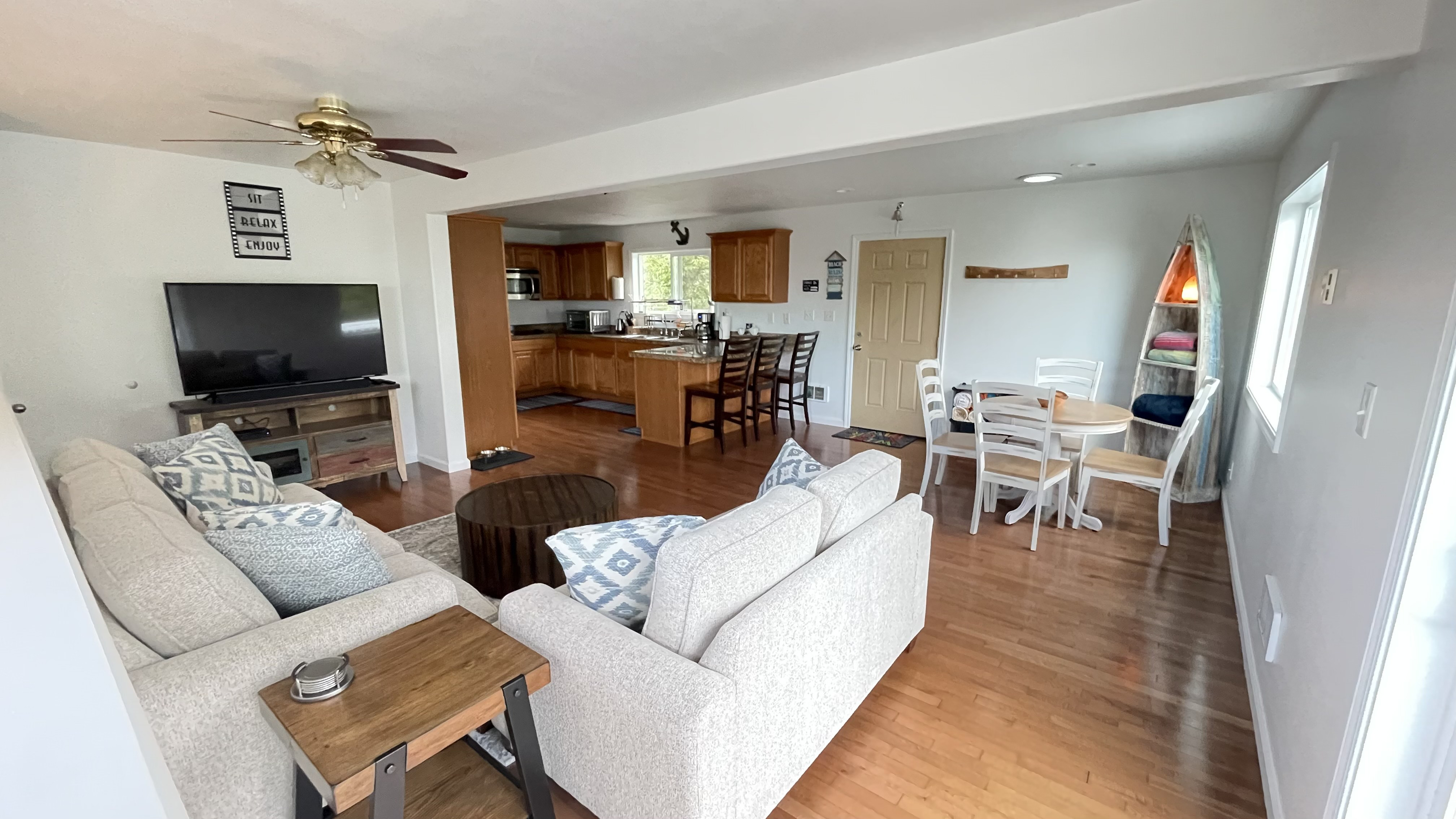 System.Collections.Generic.List`1[BluePillow.Application.SearchEngine.Dto.PhotoDto]?.ElementAt(2)?.Caption