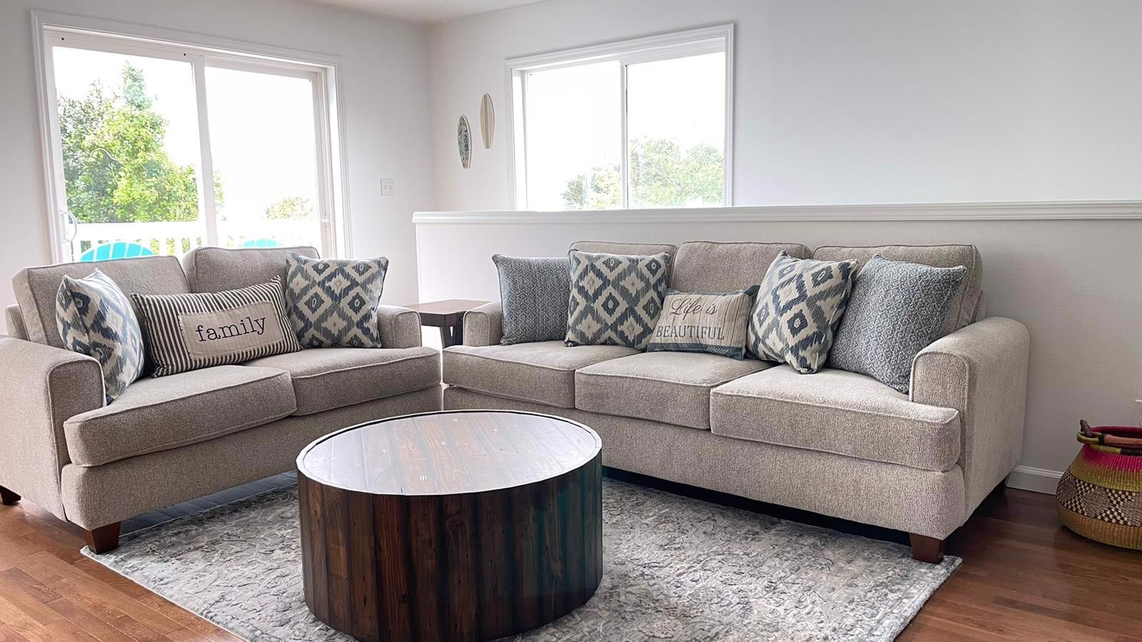 System.Collections.Generic.List`1[BluePillow.Application.SearchEngine.Dto.PhotoDto]?.ElementAt(1)?.Caption