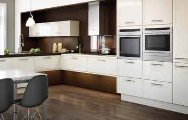 System.Collections.Generic.List`1[BluePillow.Application.SearchEngine.Dto.PhotoDto]?.ElementAt(3)?.Caption