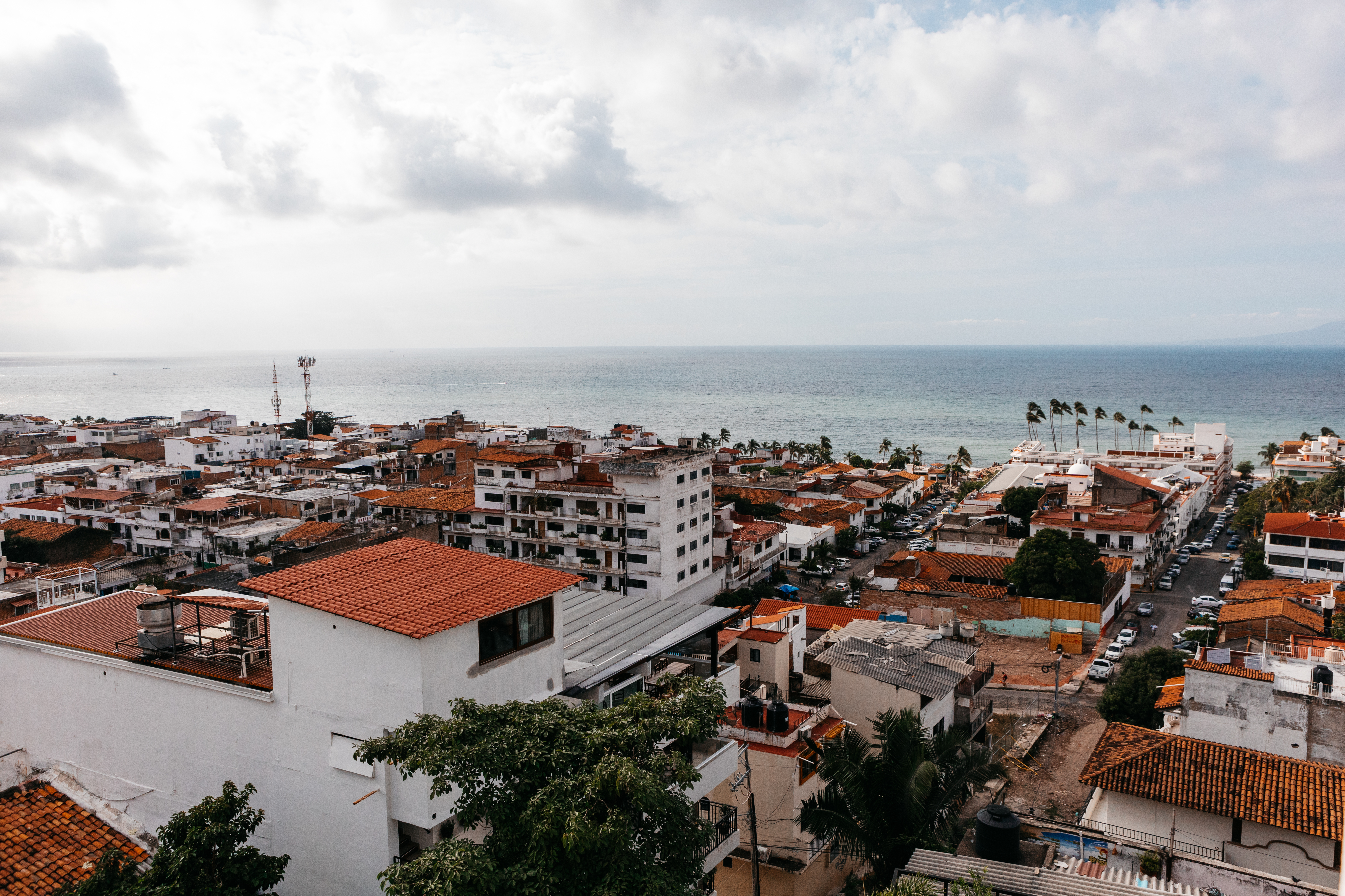 System.Collections.Generic.List`1[BluePillow.Application.SearchEngine.Dto.PhotoDto]?.ElementAt(1)?.Caption