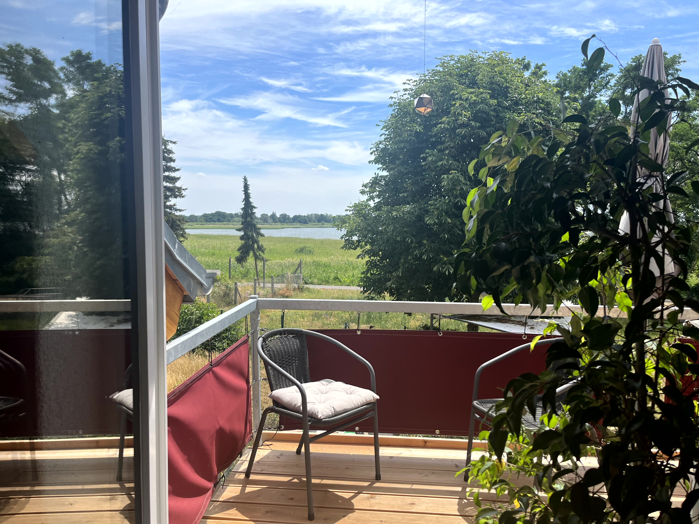 System.Collections.Generic.List`1[BluePillow.Application.SearchEngine.Dto.PhotoDto]?.ElementAt(0)?.Caption