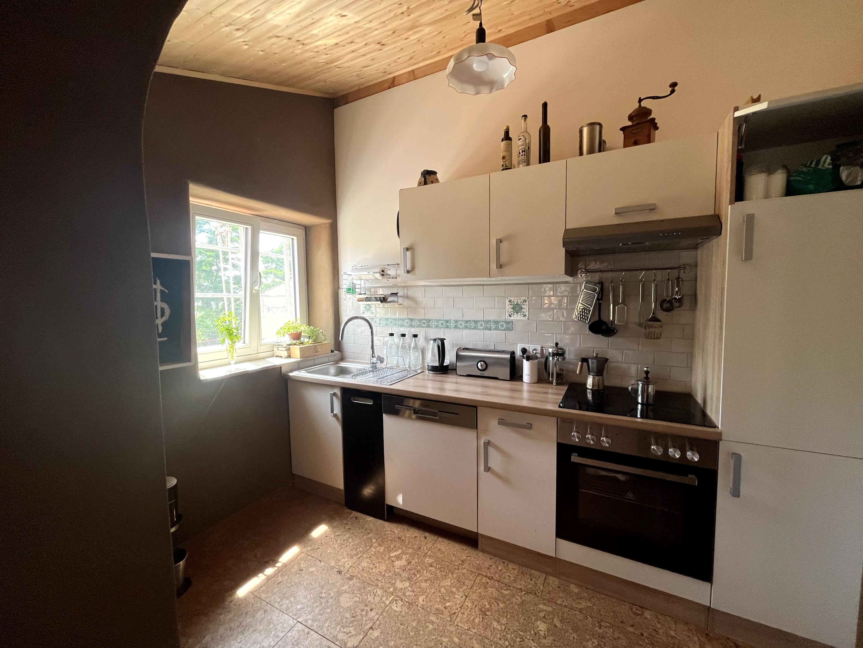 System.Collections.Generic.List`1[BluePillow.Application.SearchEngine.Dto.PhotoDto]?.ElementAt(3)?.Caption