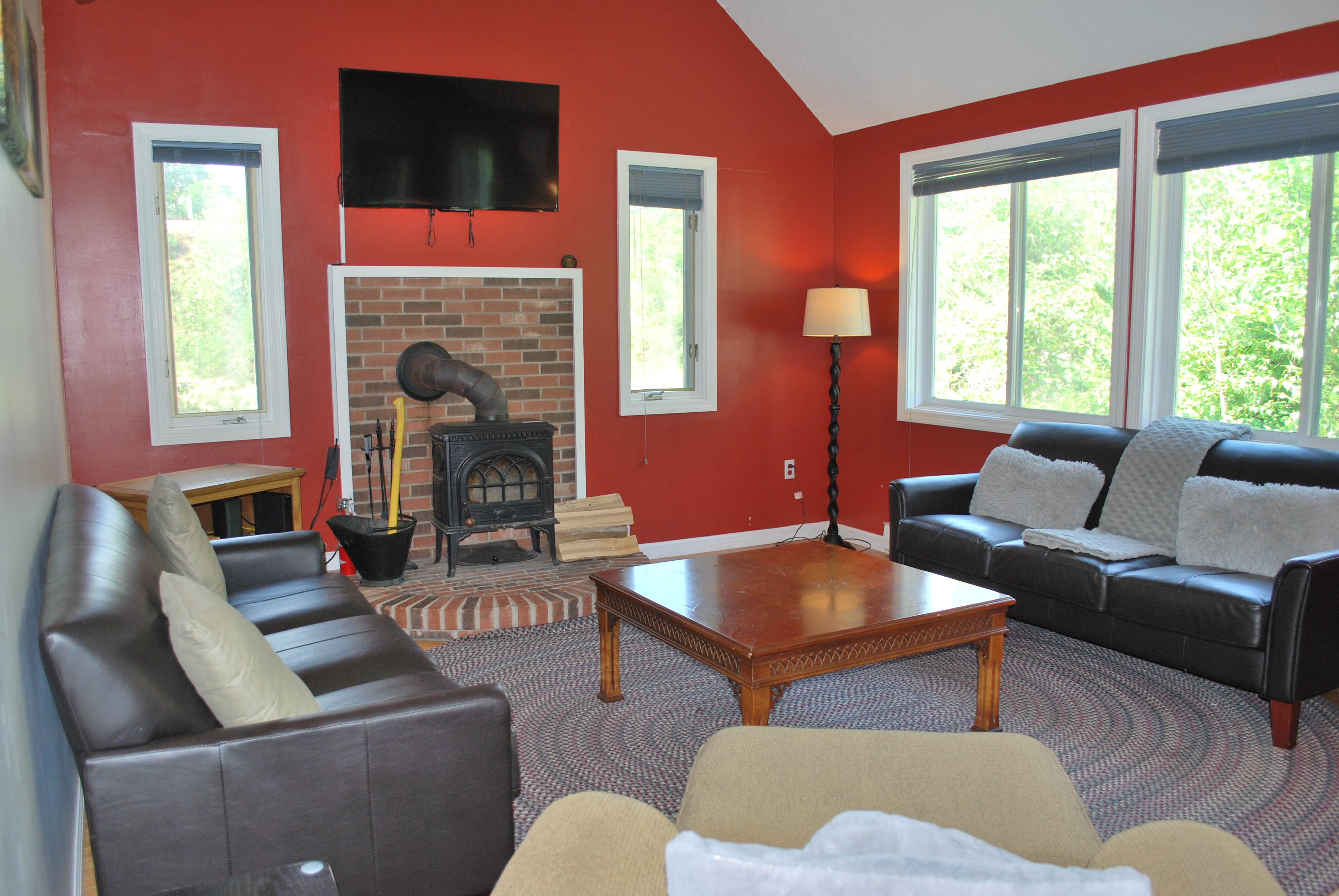 Spacious 5 Bedroom house. 1.5 Mile from Cranmore