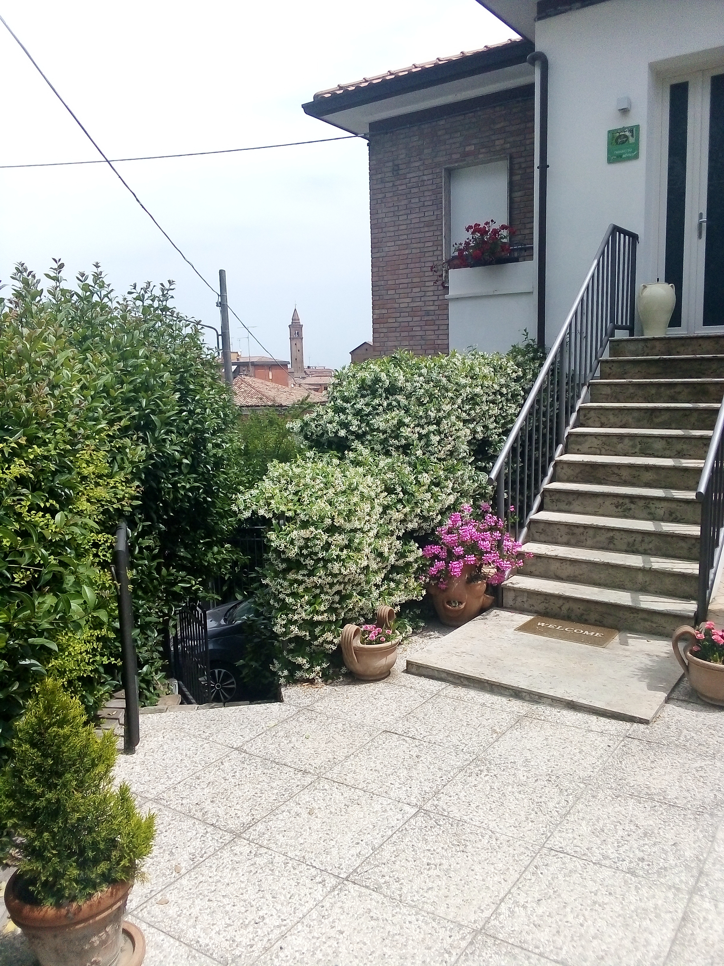 System.Collections.Generic.List`1[BluePillow.Application.SearchEngine.Dto.PhotoDto]?.ElementAt(1)?.Caption