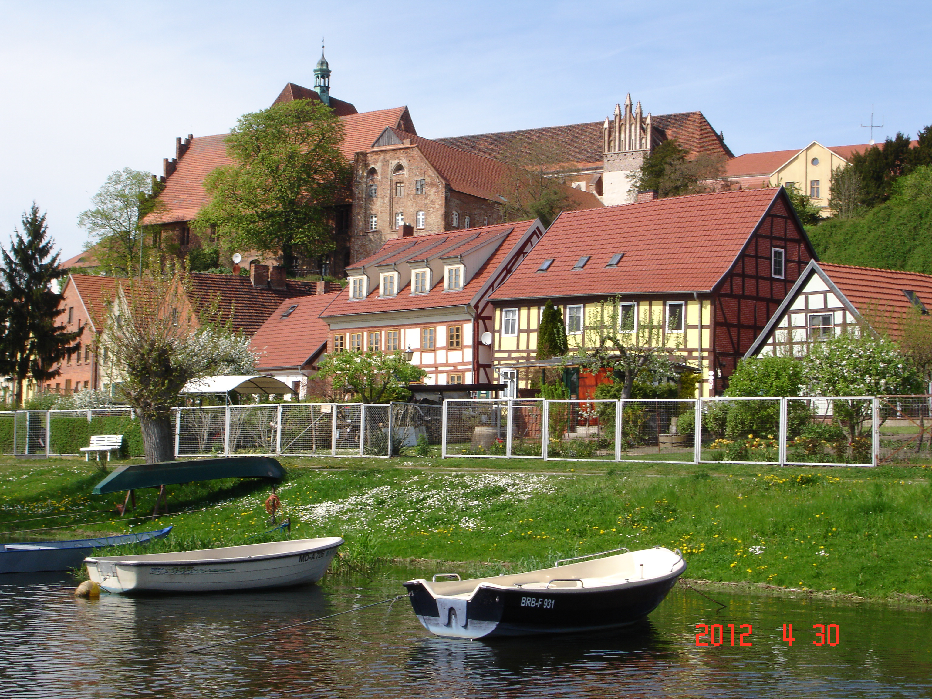 System.Collections.Generic.List`1[BluePillow.Application.SearchEngine.Dto.PhotoDto]?.ElementAt(0)?.Caption