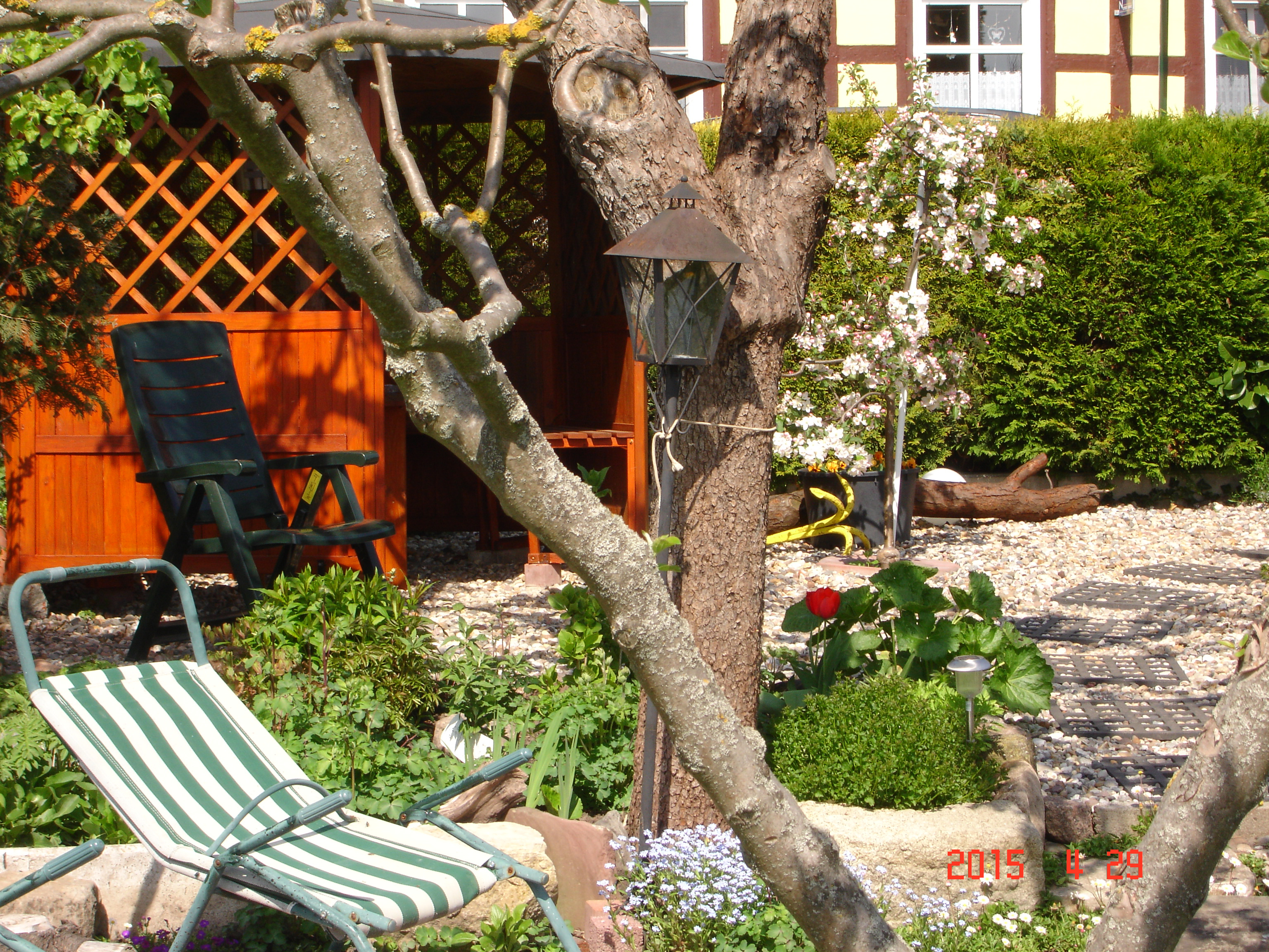 System.Collections.Generic.List`1[BluePillow.Application.SearchEngine.Dto.PhotoDto]?.ElementAt(3)?.Caption