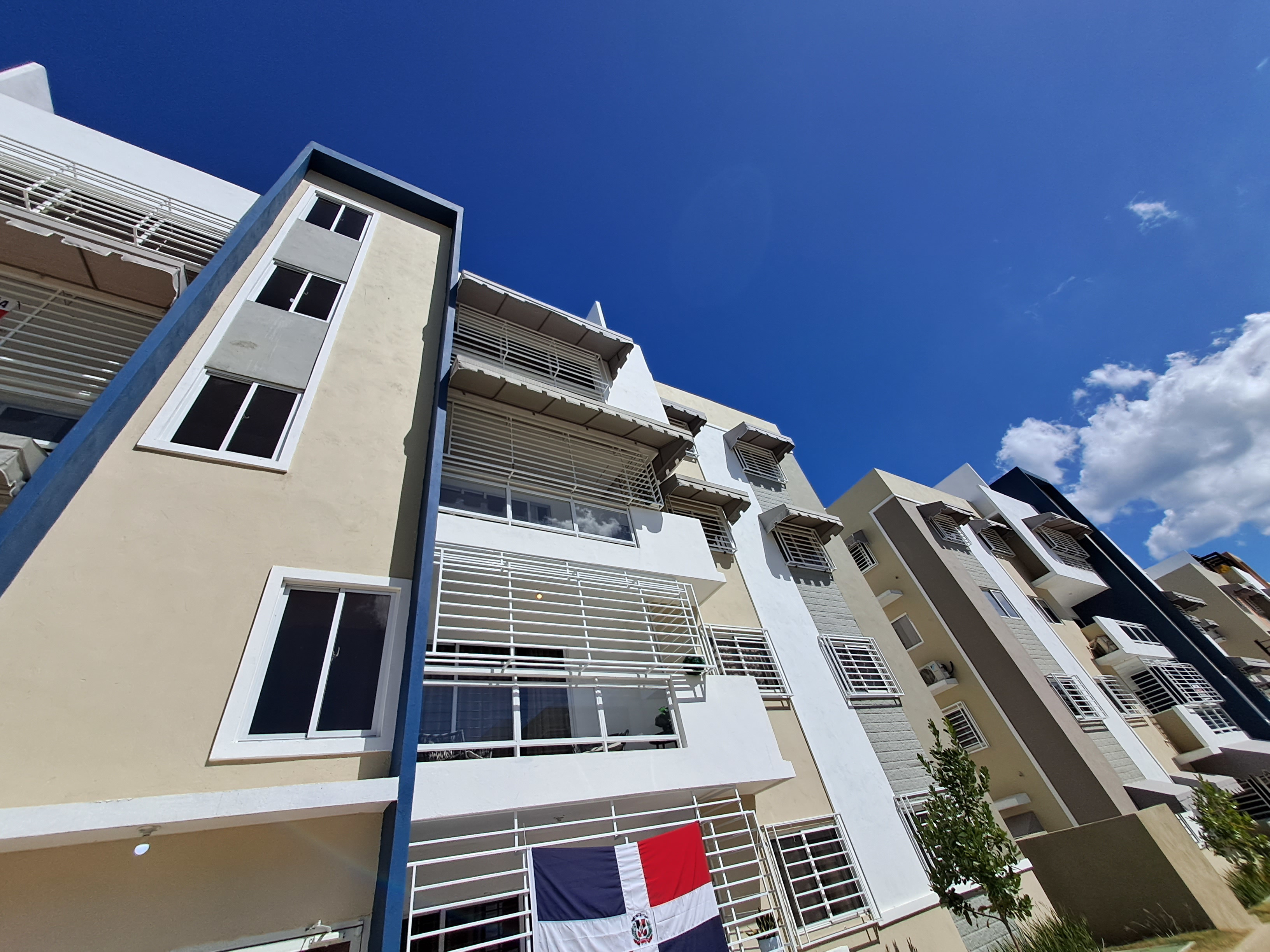 System.Collections.Generic.List`1[BluePillow.Application.SearchEngine.Dto.PhotoDto]?.ElementAt(2)?.Caption