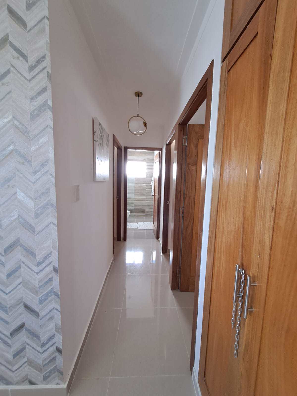 System.Collections.Generic.List`1[BluePillow.Application.SearchEngine.Dto.PhotoDto]?.ElementAt(1)?.Caption