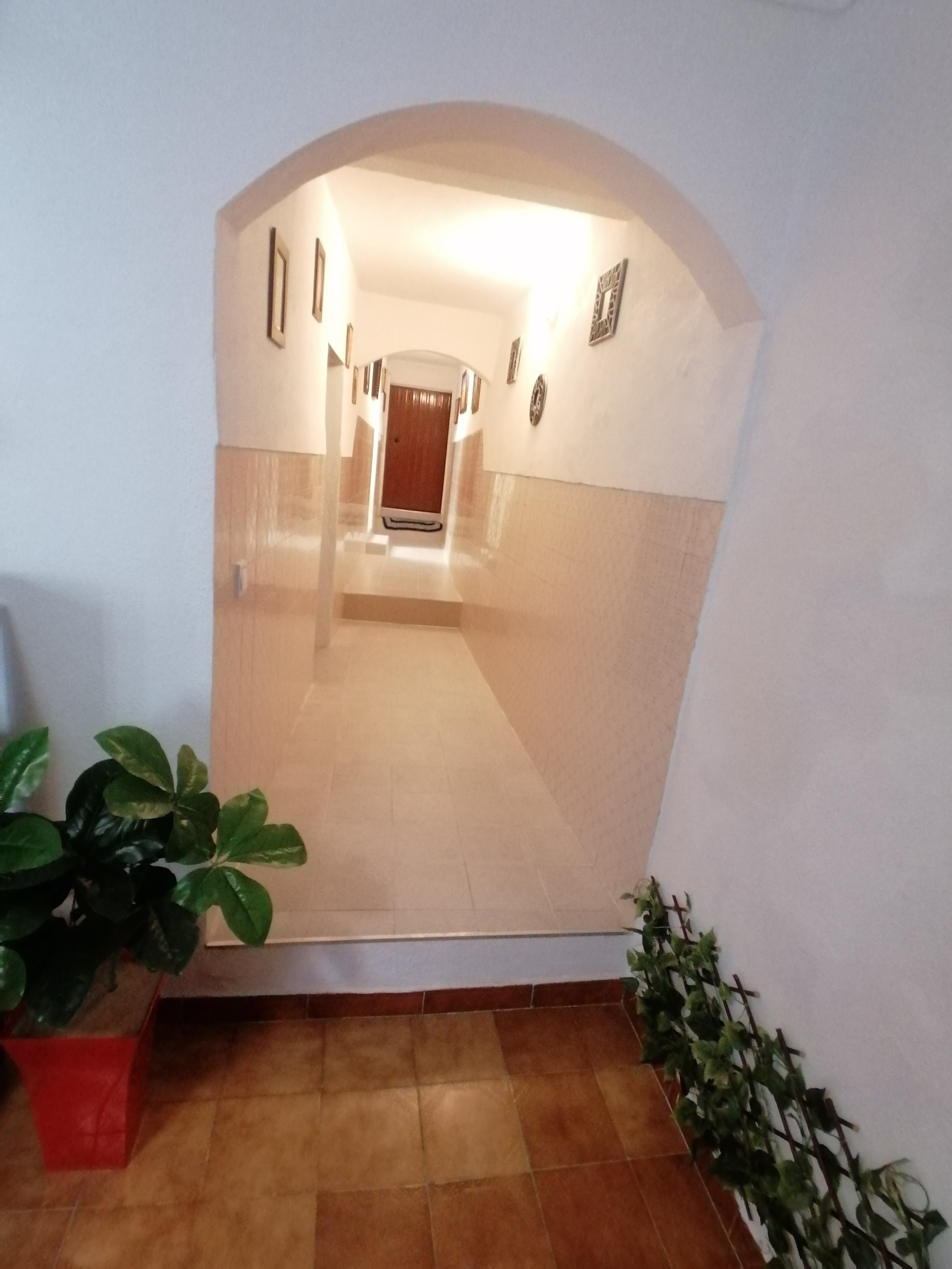 System.Collections.Generic.List`1[BluePillow.Application.SearchEngine.Dto.PhotoDto]?.ElementAt(2)?.Caption