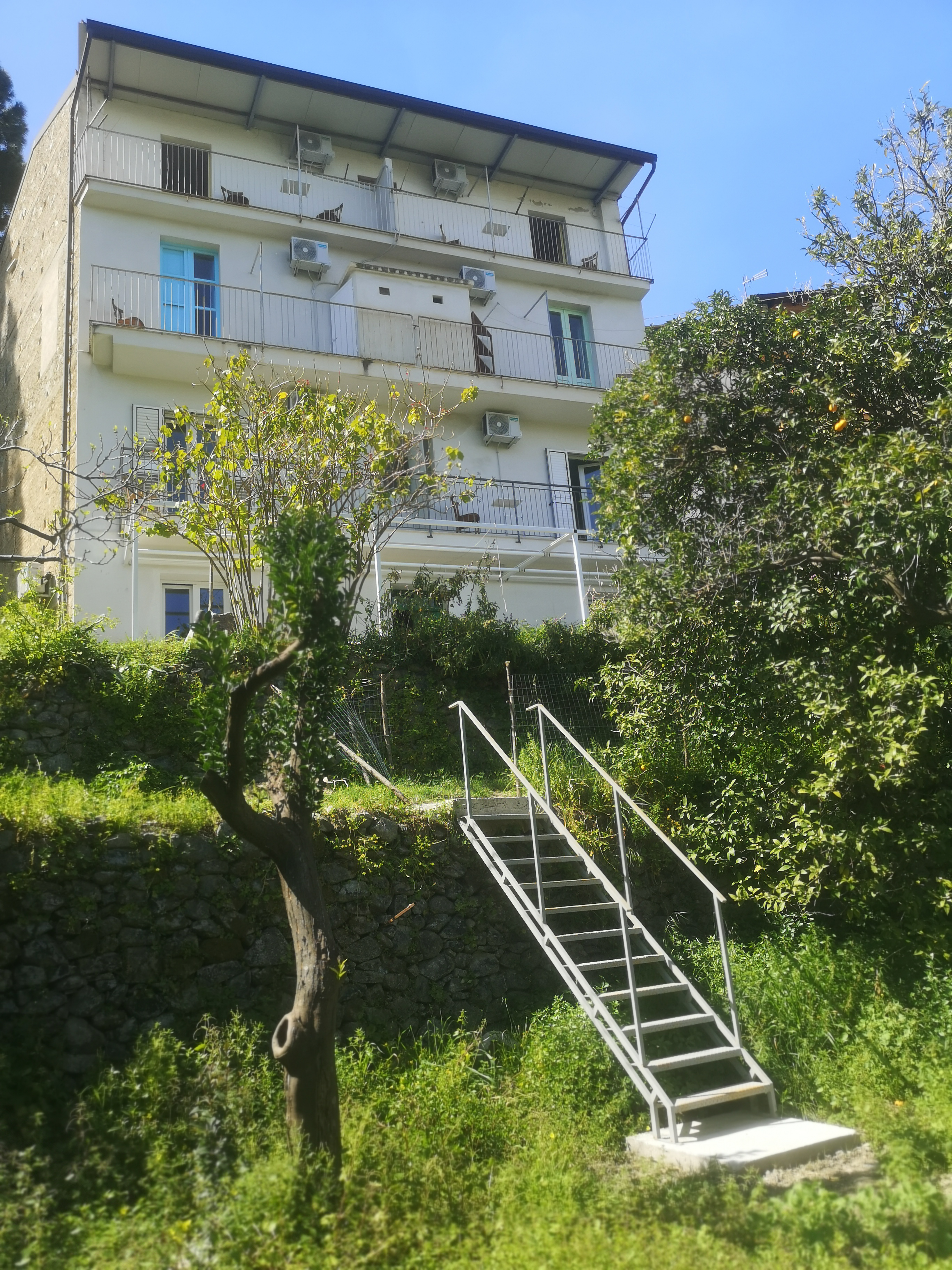 System.Collections.Generic.List`1[BluePillow.Application.SearchEngine.Dto.PhotoDto]?.ElementAt(0)?.Caption