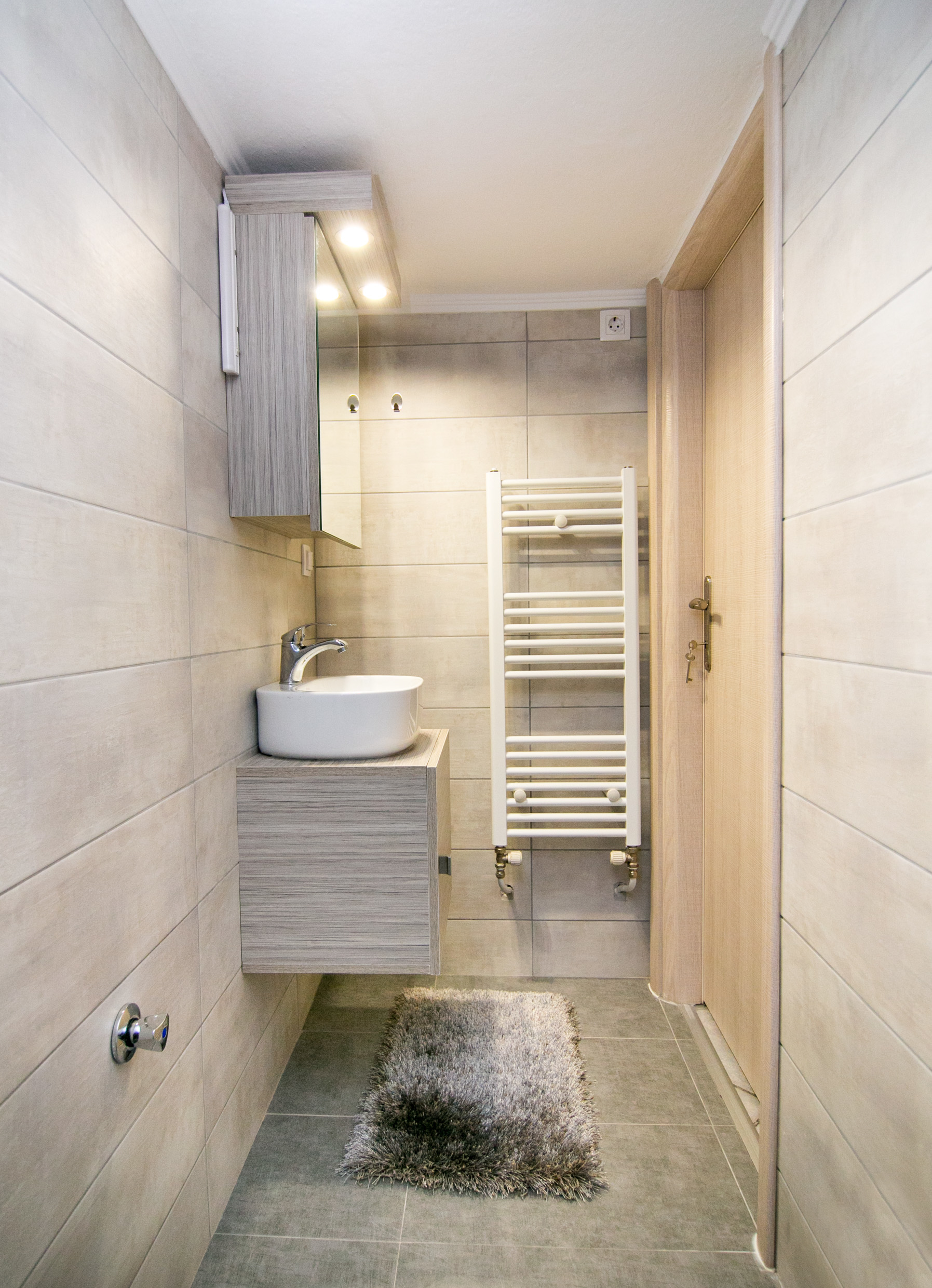 System.Collections.Generic.List`1[BluePillow.Application.SearchEngine.Dto.PhotoDto]?.ElementAt(3)?.Caption