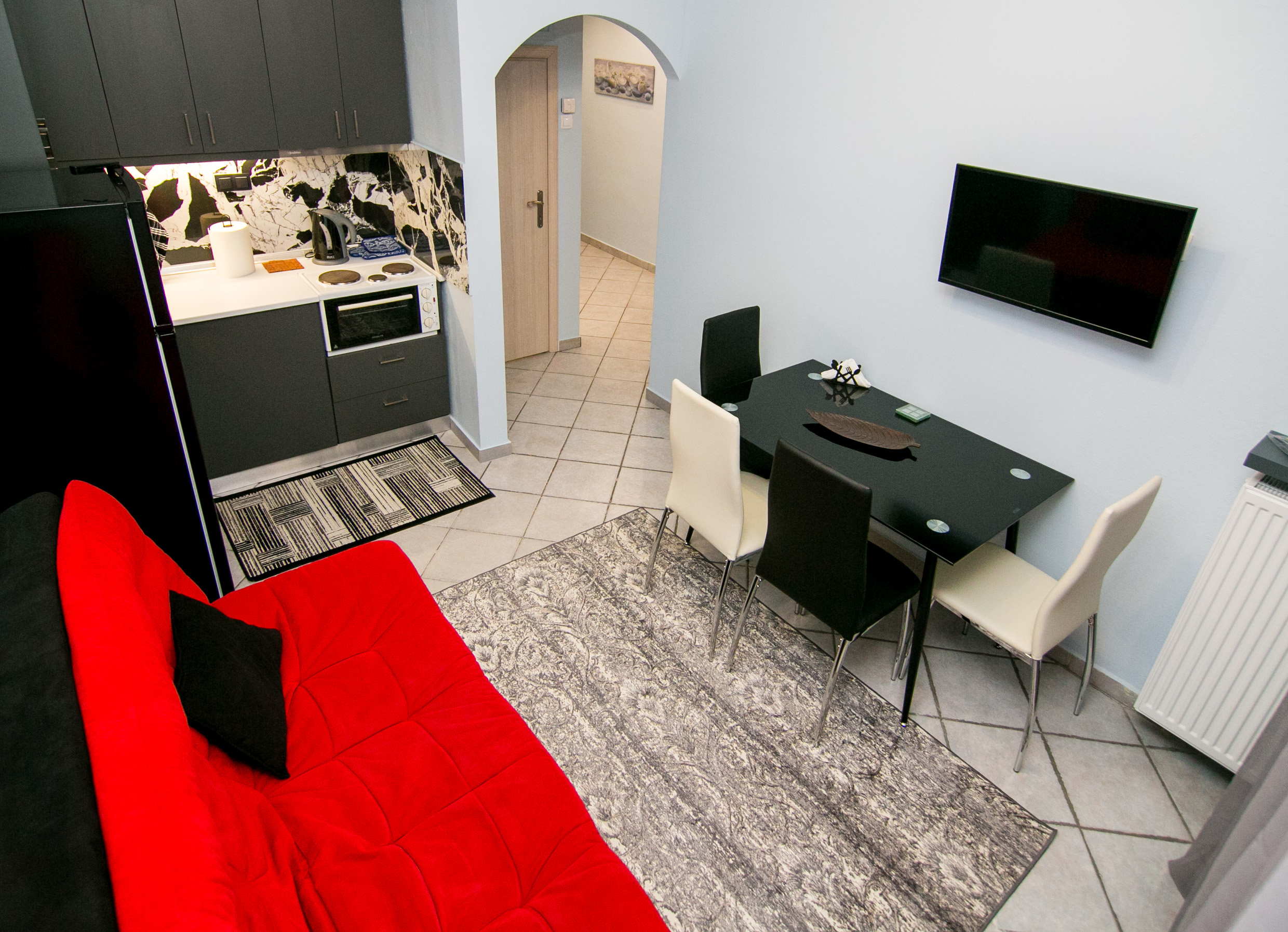 System.Collections.Generic.List`1[BluePillow.Application.SearchEngine.Dto.PhotoDto]?.ElementAt(0)?.Caption