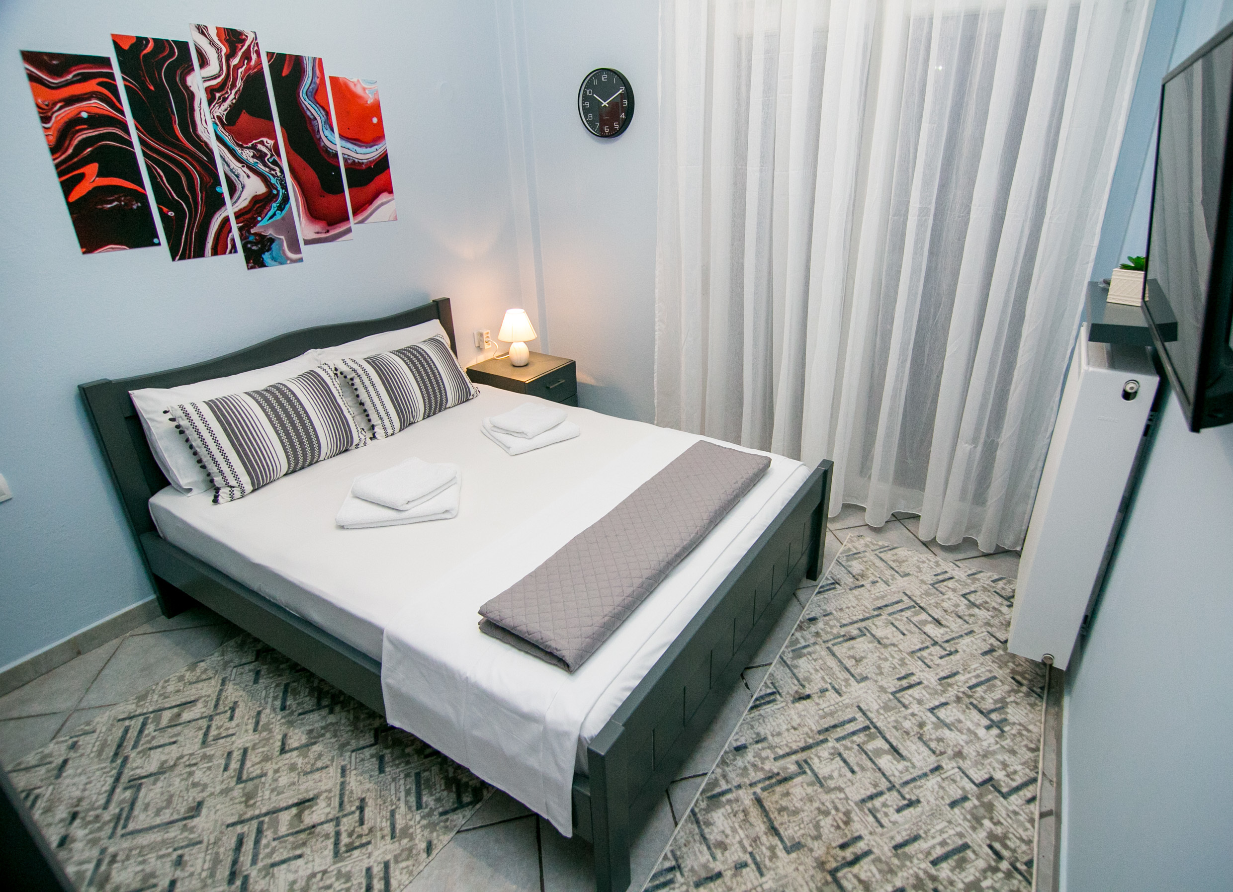 System.Collections.Generic.List`1[BluePillow.Application.SearchEngine.Dto.PhotoDto]?.ElementAt(1)?.Caption