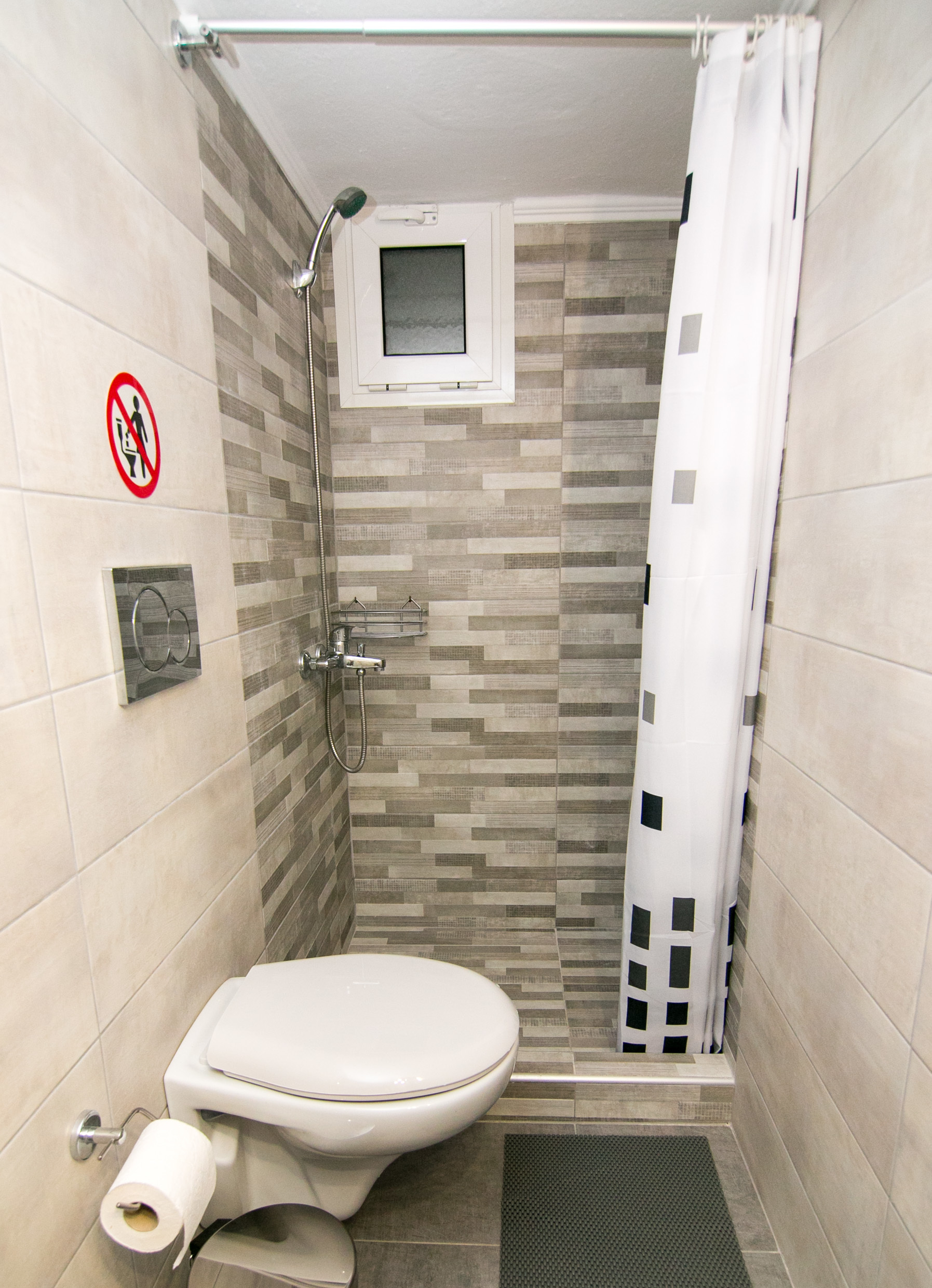 System.Collections.Generic.List`1[BluePillow.Application.SearchEngine.Dto.PhotoDto]?.ElementAt(2)?.Caption