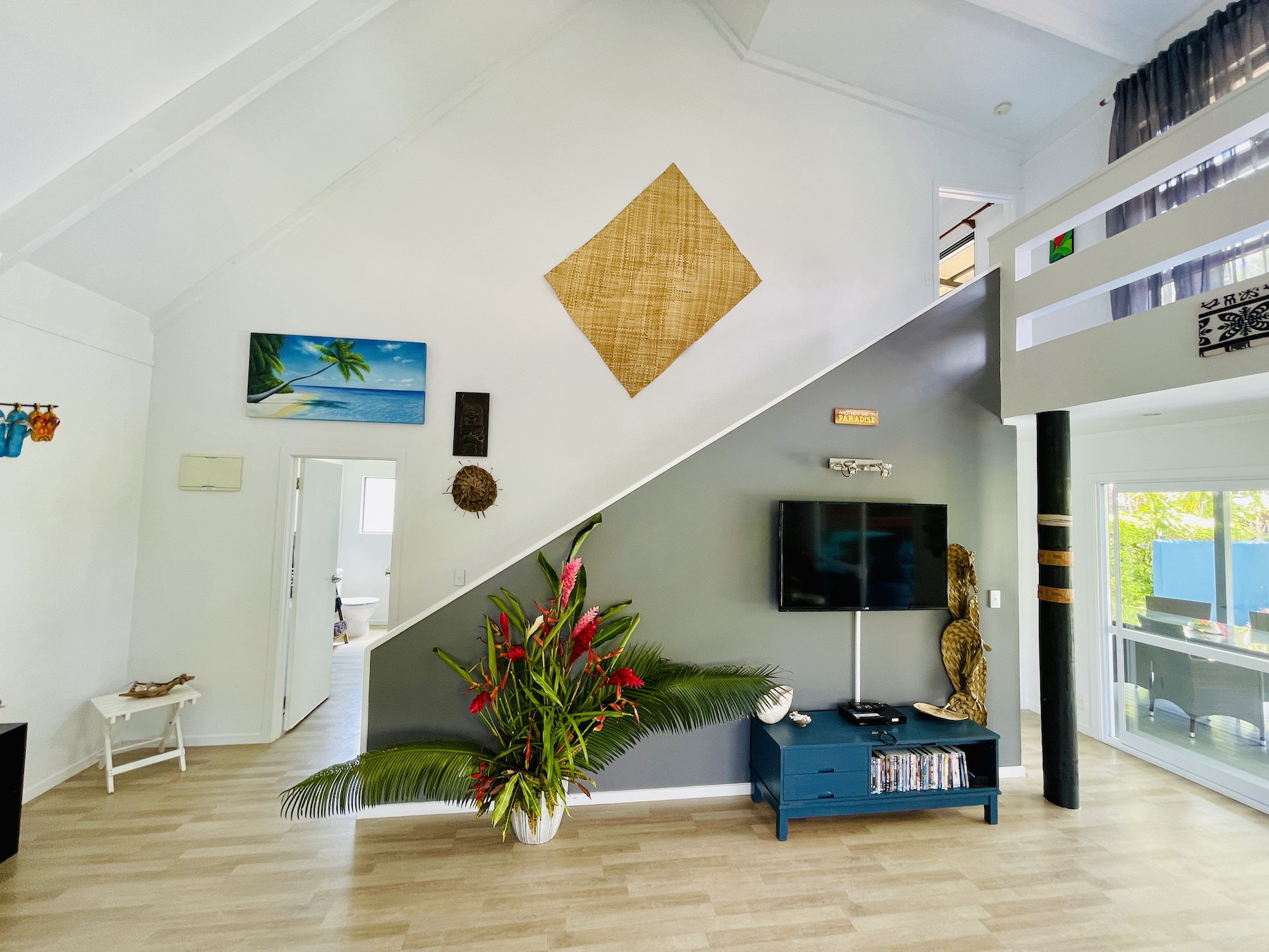 System.Collections.Generic.List`1[BluePillow.Application.SearchEngine.Dto.PhotoDto]?.ElementAt(3)?.Caption