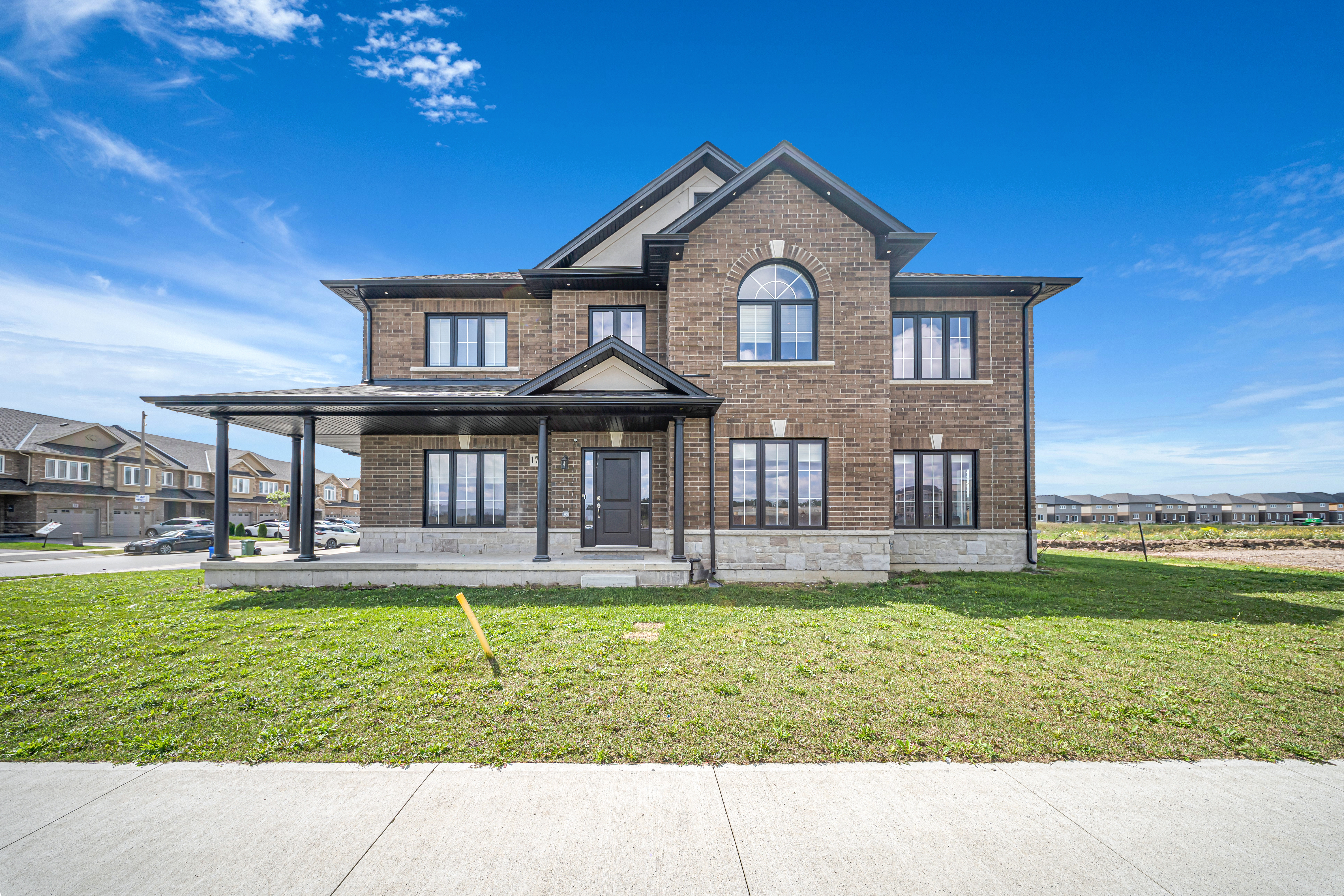 System.Collections.Generic.List`1[BluePillow.Application.SearchEngine.Dto.PhotoDto]?.ElementAt(1)?.Caption