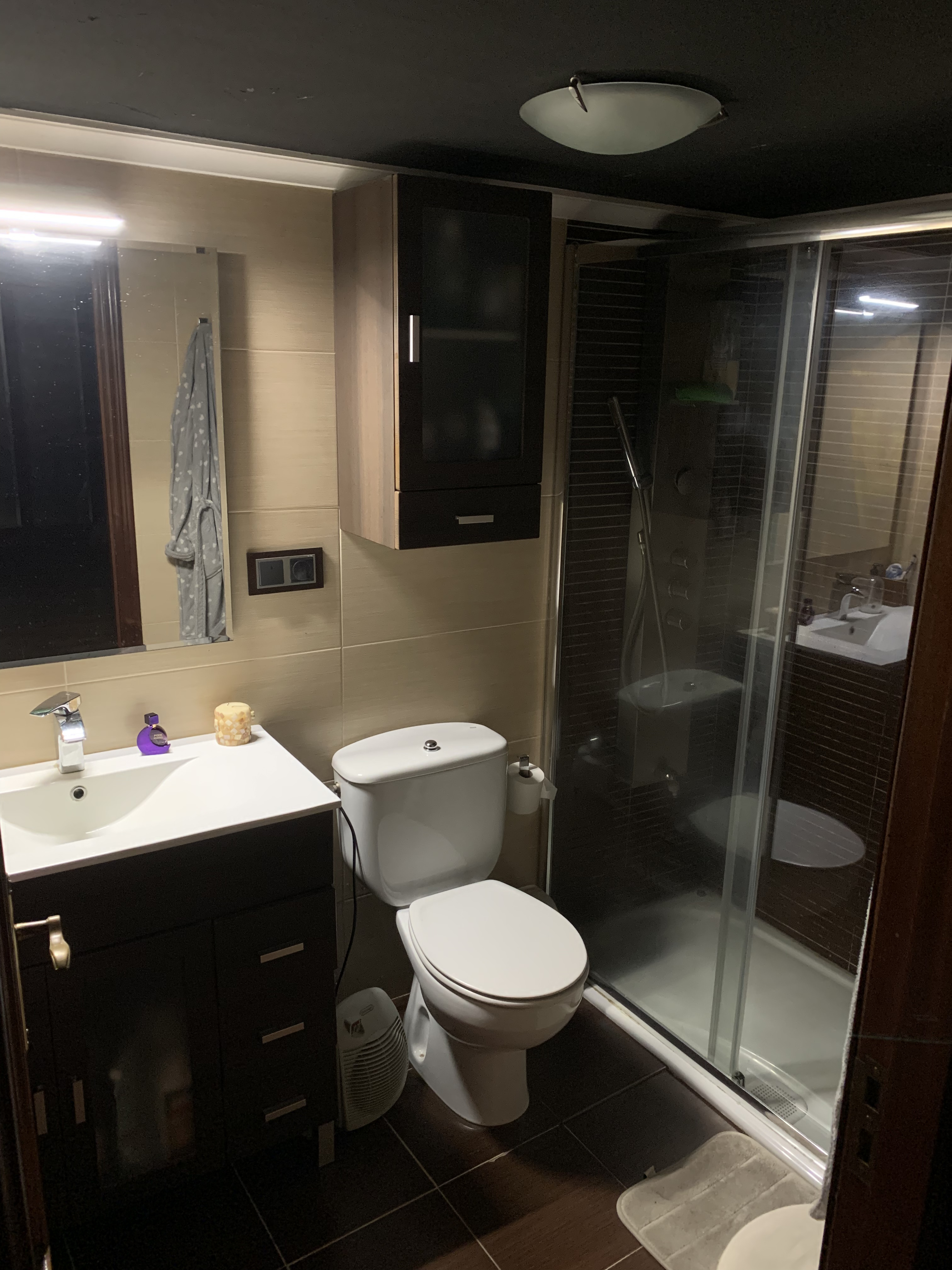 System.Collections.Generic.List`1[BluePillow.Application.SearchEngine.Dto.PhotoDto]?.ElementAt(1)?.Caption