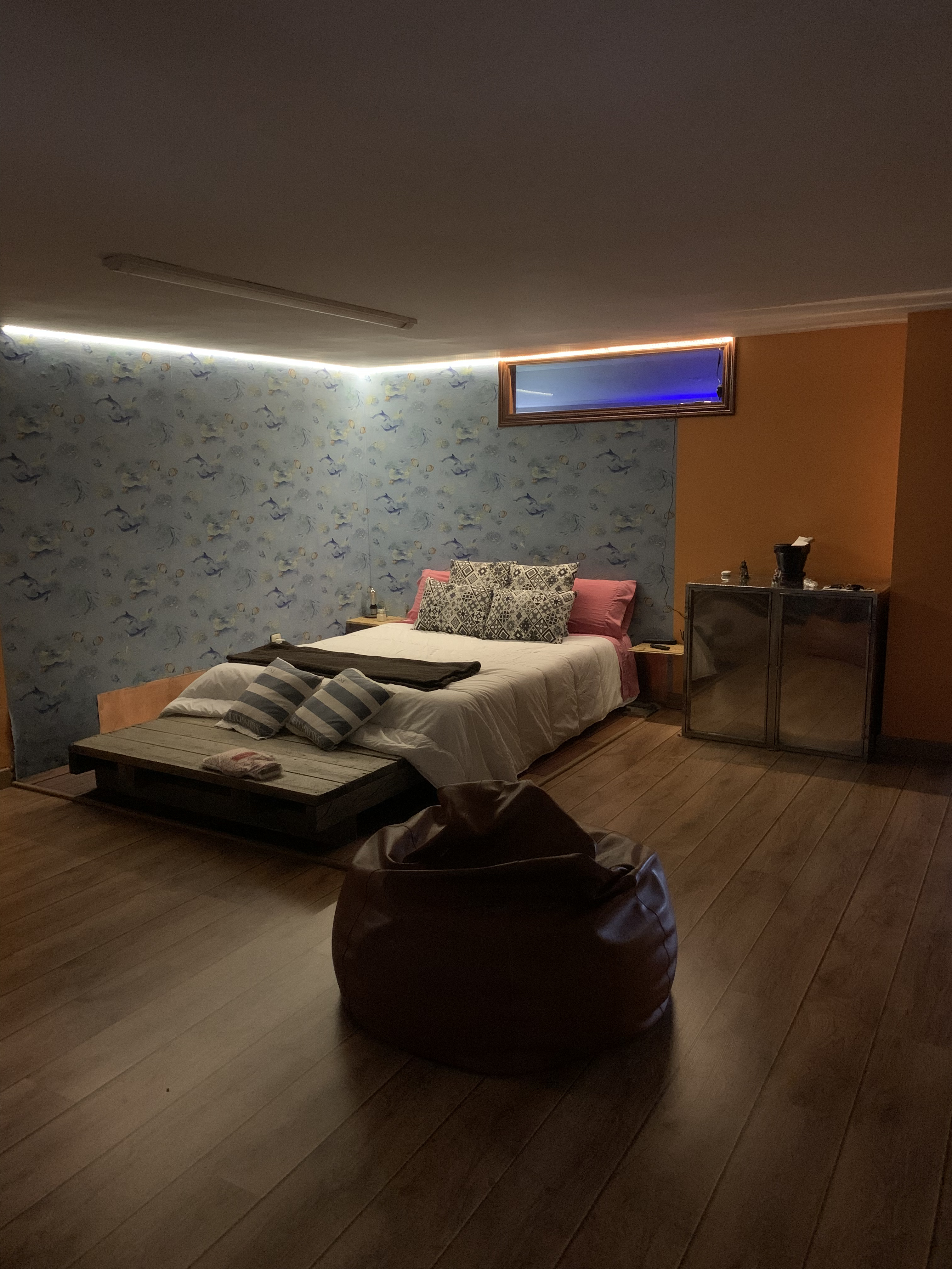 System.Collections.Generic.List`1[BluePillow.Application.SearchEngine.Dto.PhotoDto]?.ElementAt(3)?.Caption