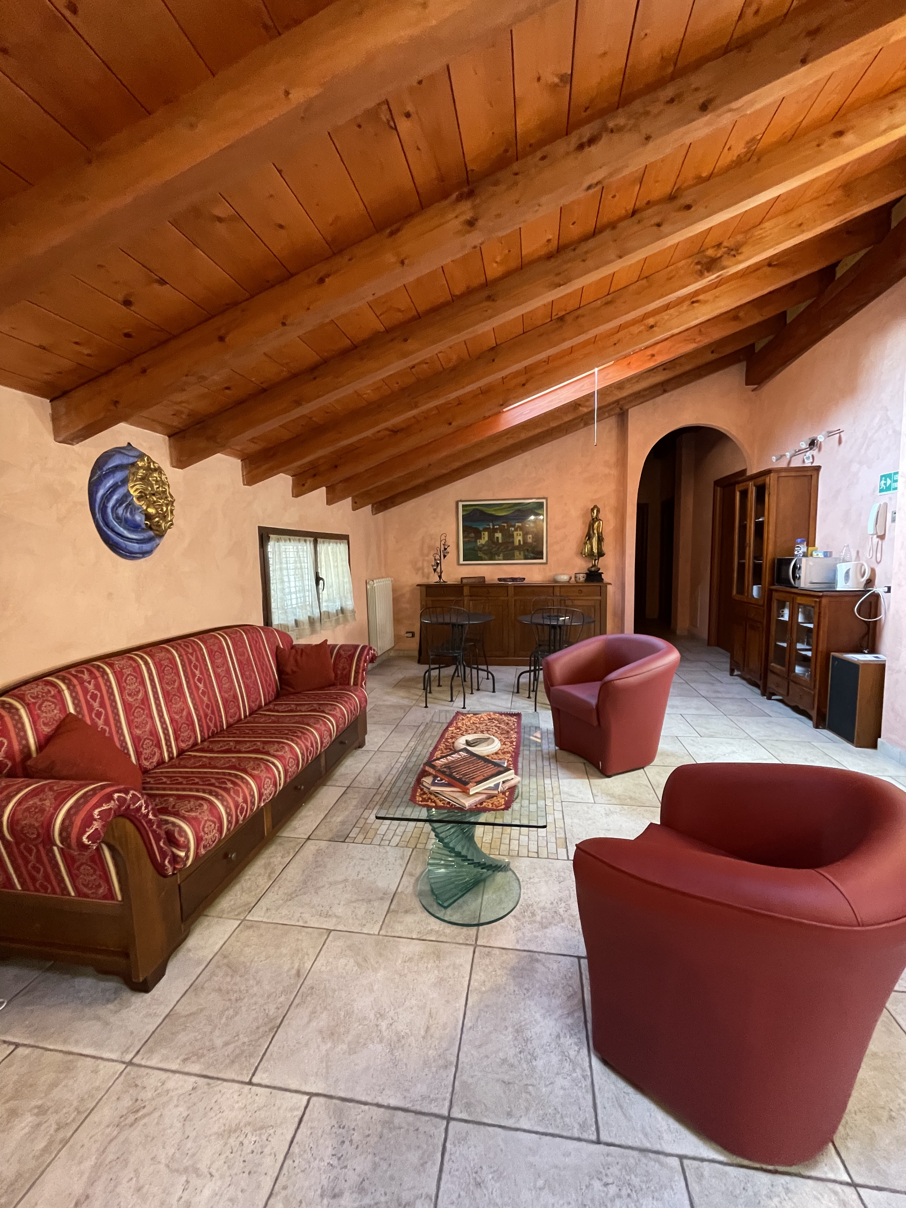 System.Collections.Generic.List`1[BluePillow.Application.SearchEngine.Dto.PhotoDto]?.ElementAt(0)?.Caption