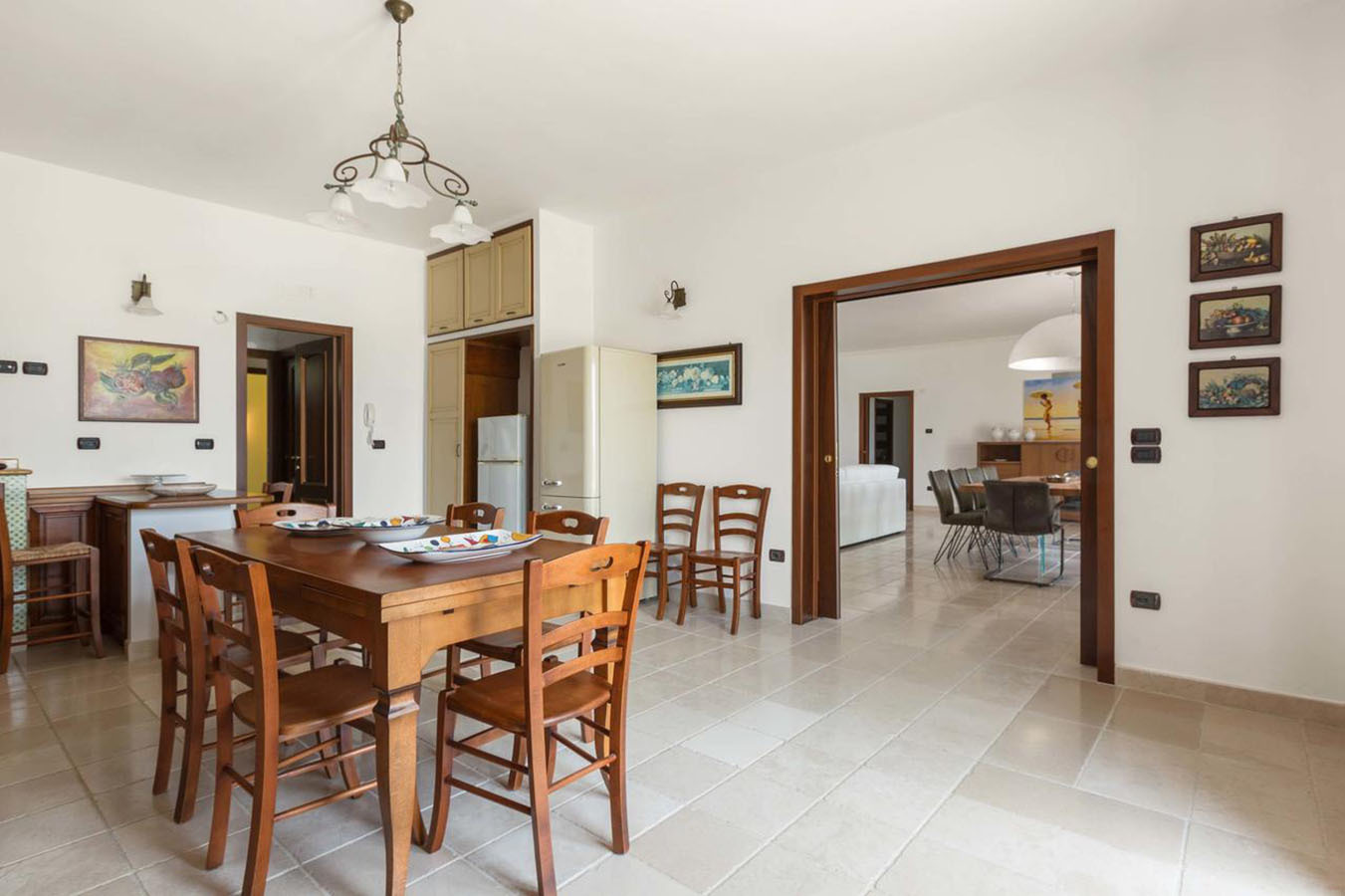 System.Collections.Generic.List`1[BluePillow.Application.SearchEngine.Dto.PhotoDto]?.ElementAt(3)?.Caption