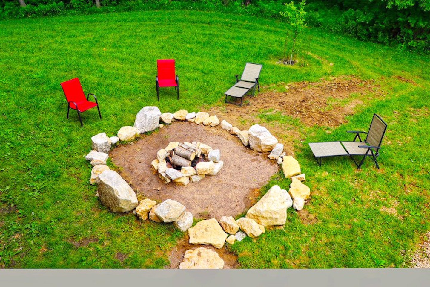 System.Collections.Generic.List`1[BluePillow.Application.SearchEngine.Dto.PhotoDto]?.ElementAt(2)?.Caption