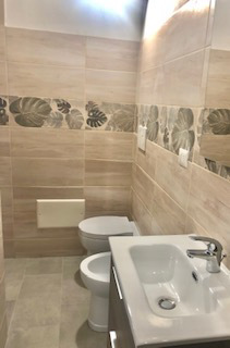 System.Collections.Generic.List`1[BluePillow.Application.SearchEngine.Dto.PhotoDto]?.ElementAt(2)?.Caption