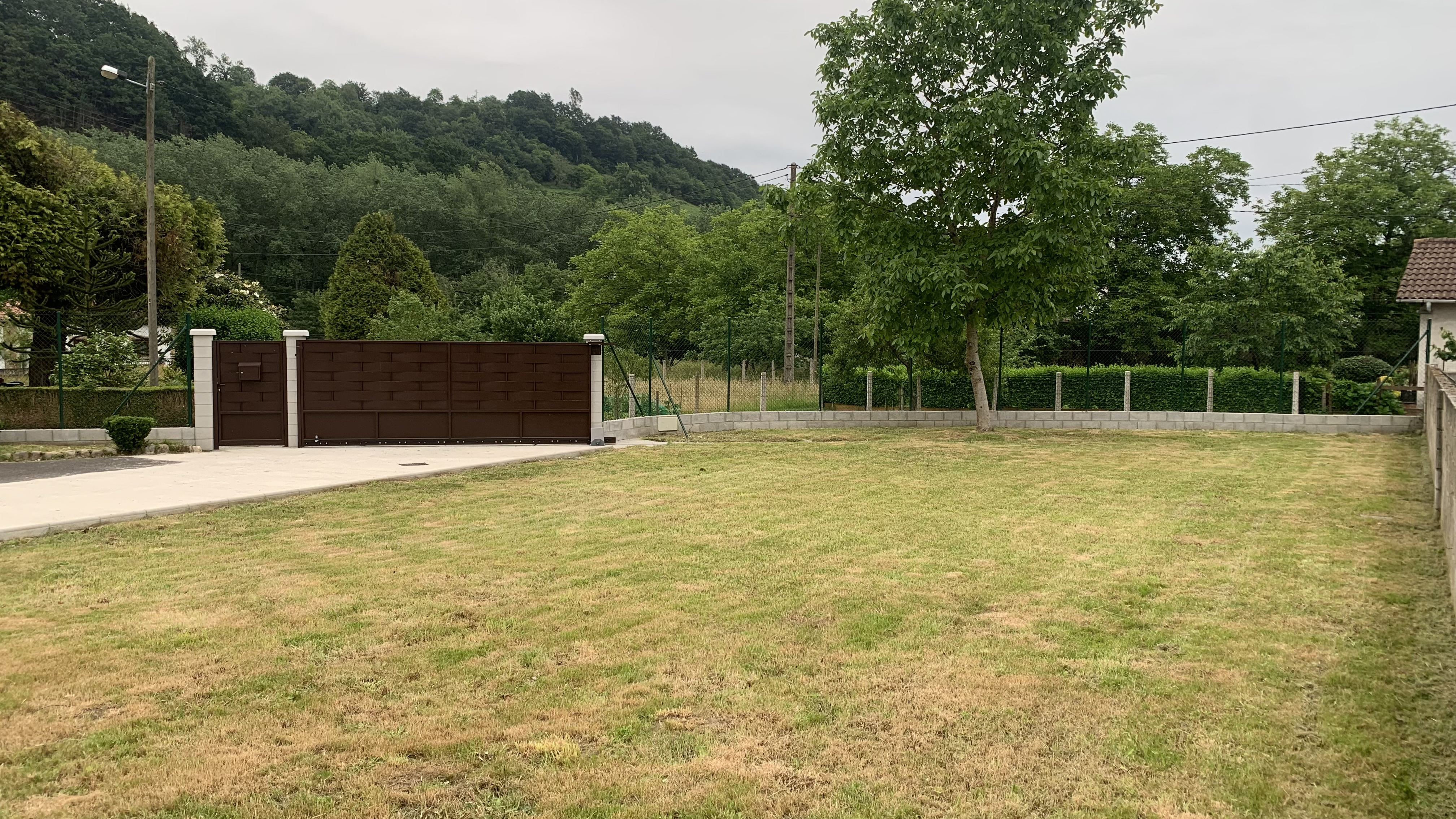 System.Collections.Generic.List`1[BluePillow.Application.SearchEngine.Dto.PhotoDto]?.ElementAt(2)?.Caption