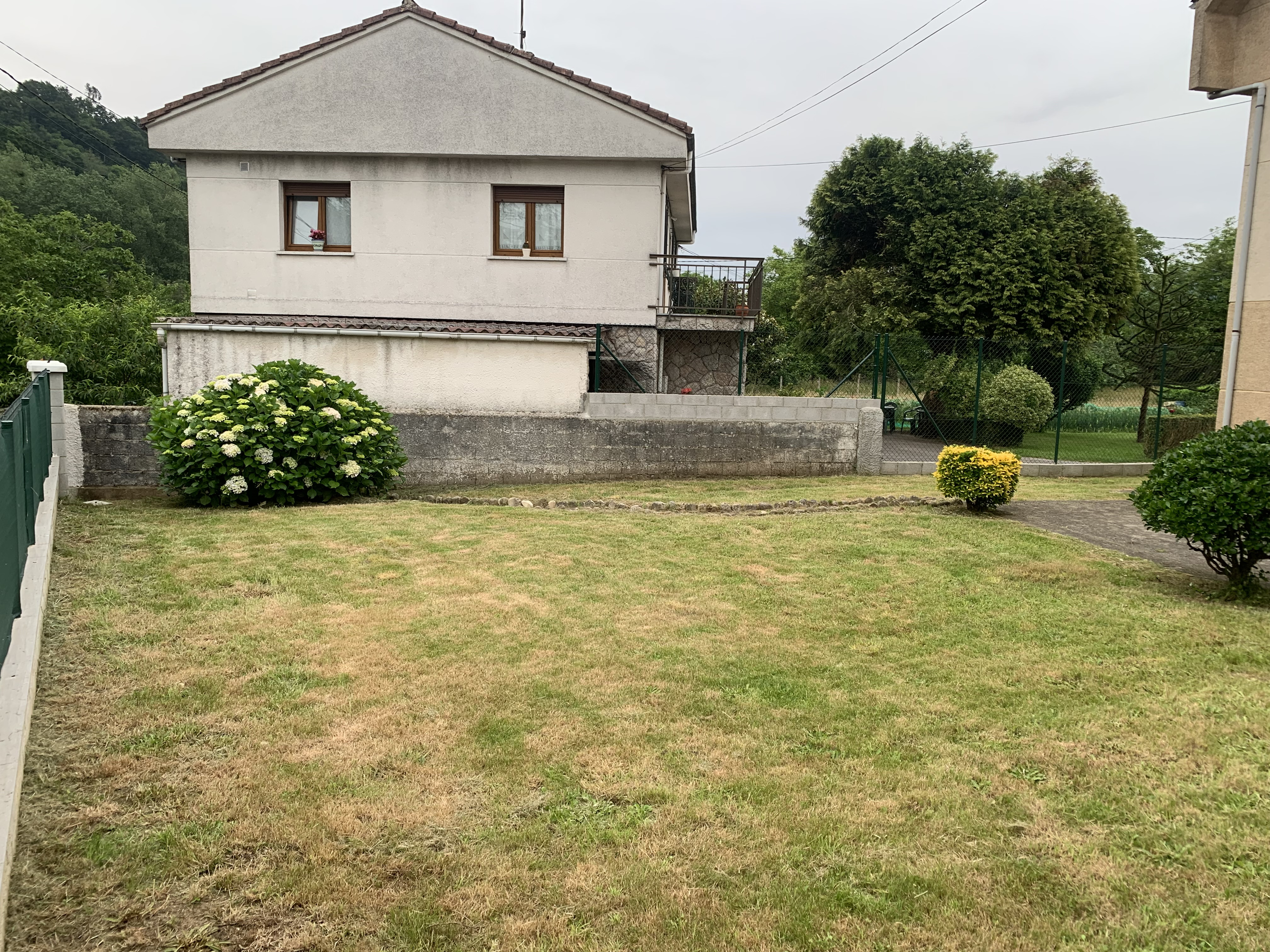 System.Collections.Generic.List`1[BluePillow.Application.SearchEngine.Dto.PhotoDto]?.ElementAt(3)?.Caption