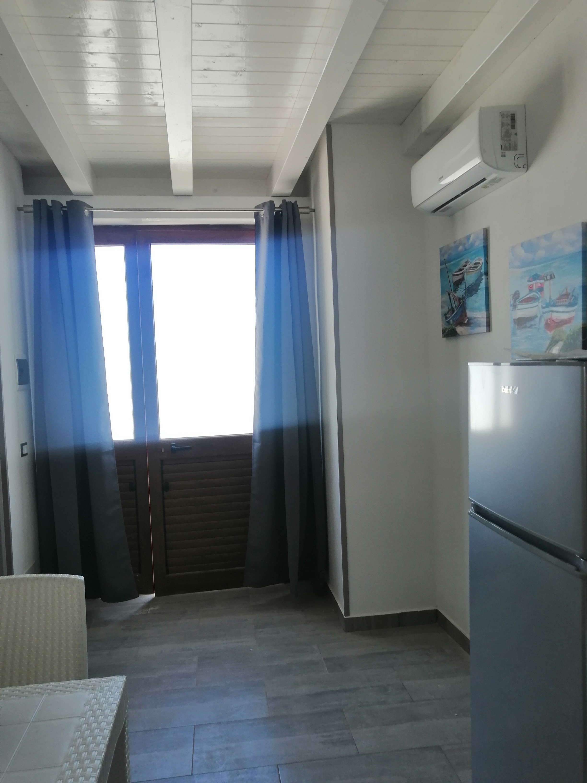 System.Collections.Generic.List`1[BluePillow.Application.SearchEngine.Dto.PhotoDto]?.ElementAt(3)?.Caption