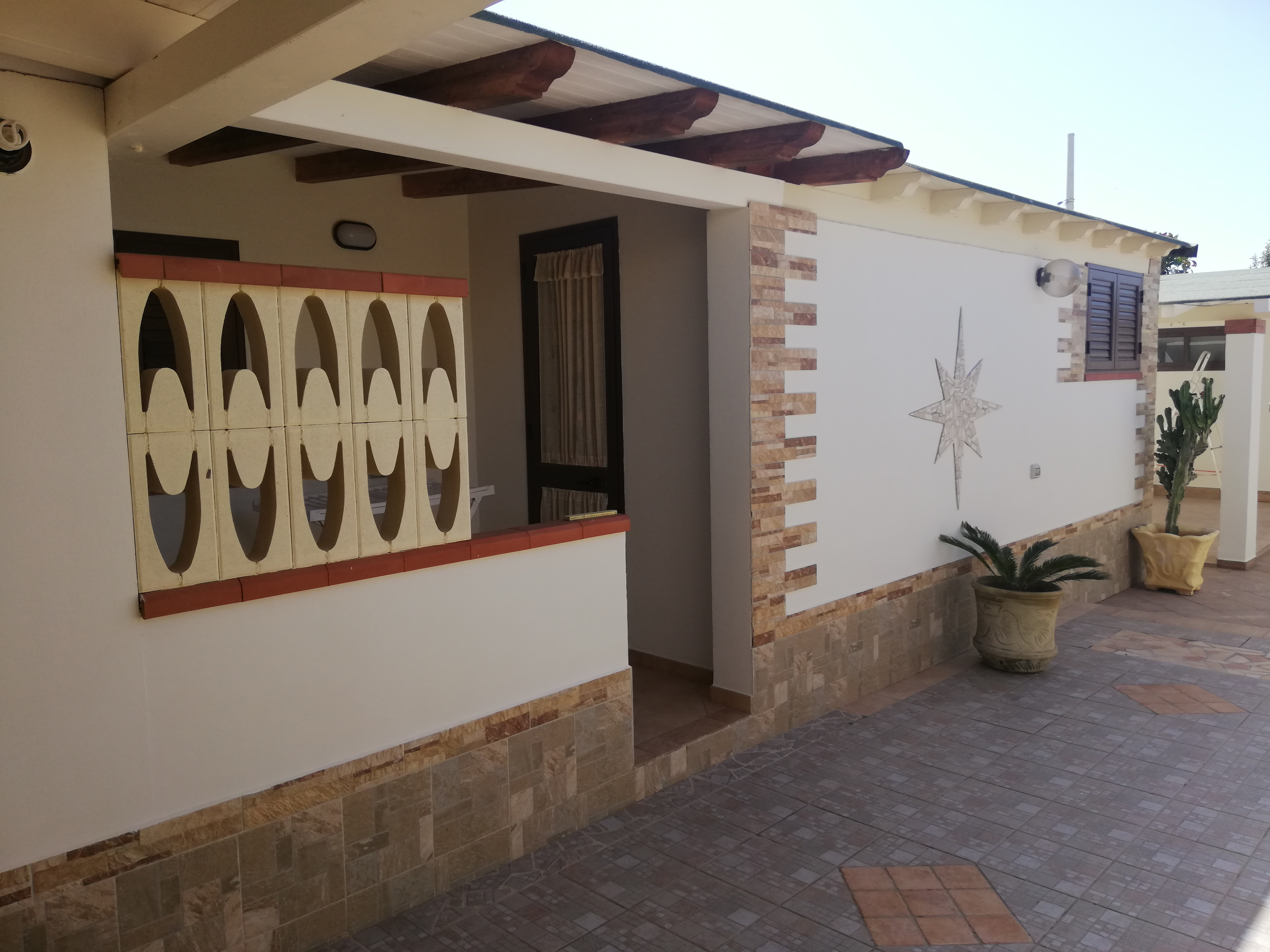 System.Collections.Generic.List`1[BluePillow.Application.SearchEngine.Dto.PhotoDto]?.ElementAt(2)?.Caption