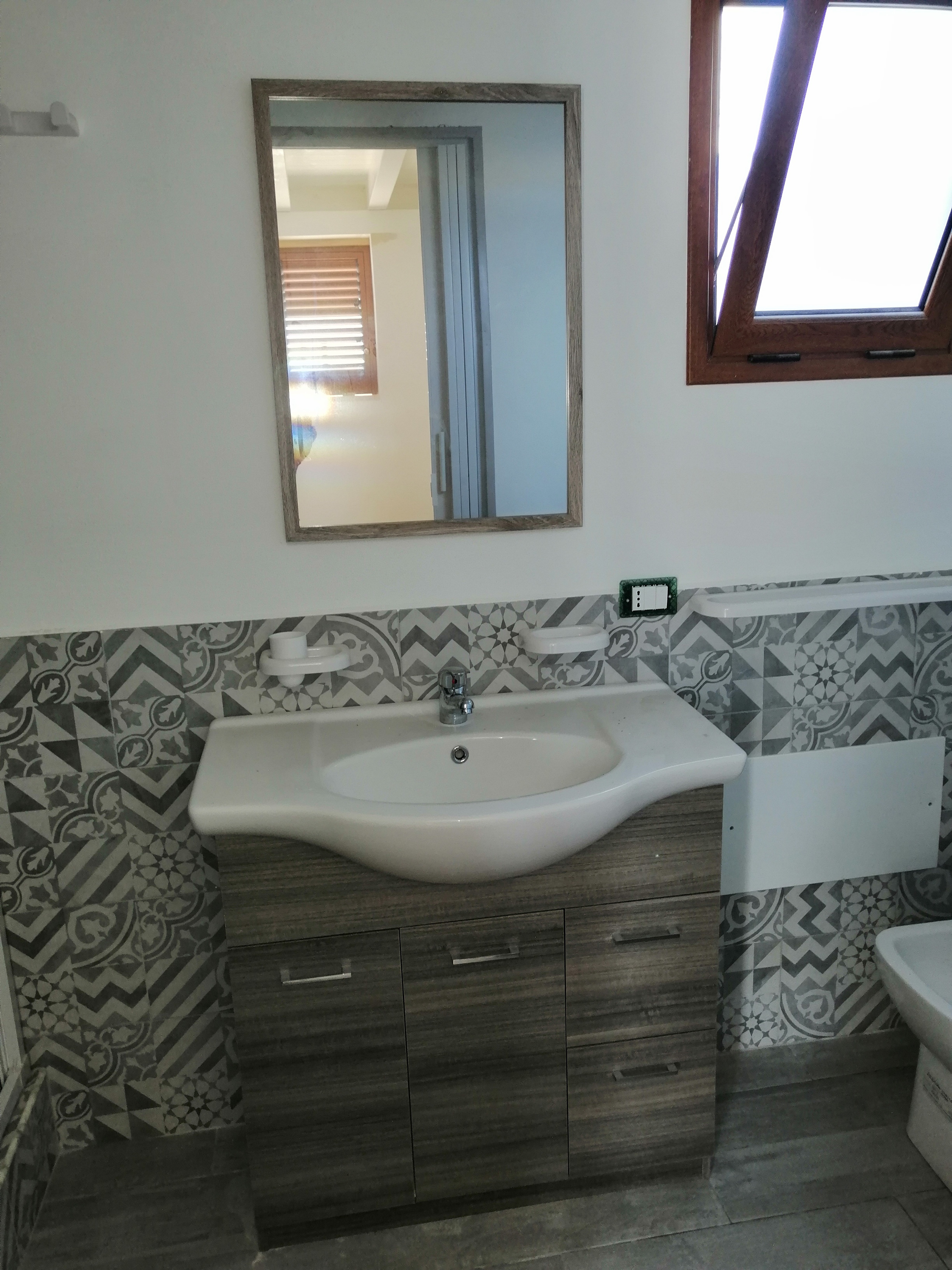 System.Collections.Generic.List`1[BluePillow.Application.SearchEngine.Dto.PhotoDto]?.ElementAt(1)?.Caption