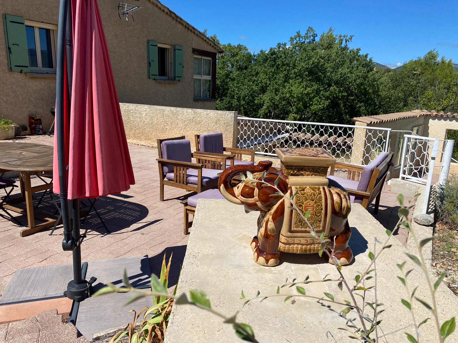 System.Collections.Generic.List`1[BluePillow.Application.SearchEngine.Dto.PhotoDto]?.ElementAt(1)?.Caption