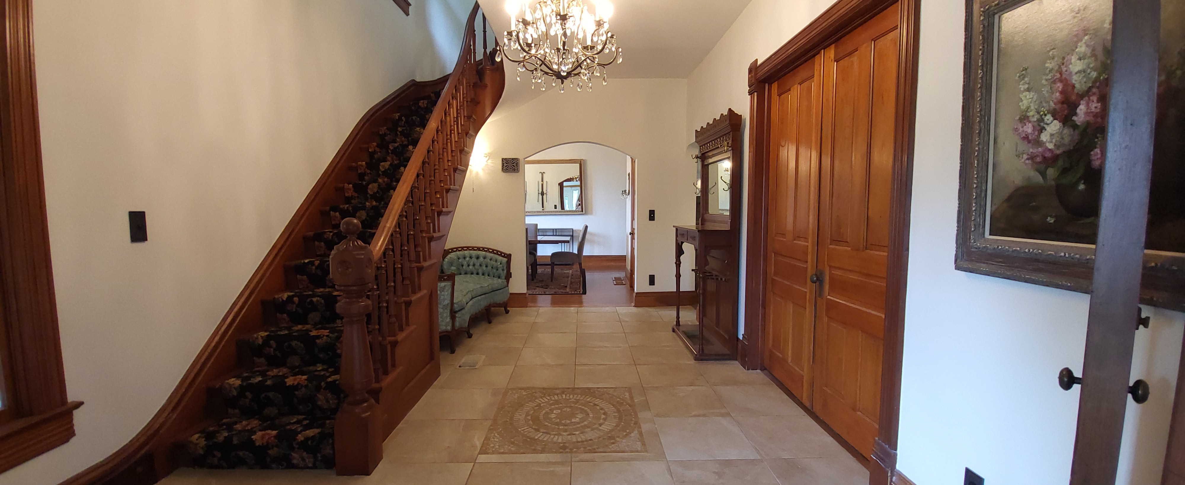 System.Collections.Generic.List`1[BluePillow.Application.SearchEngine.Dto.PhotoDto]?.ElementAt(1)?.Caption