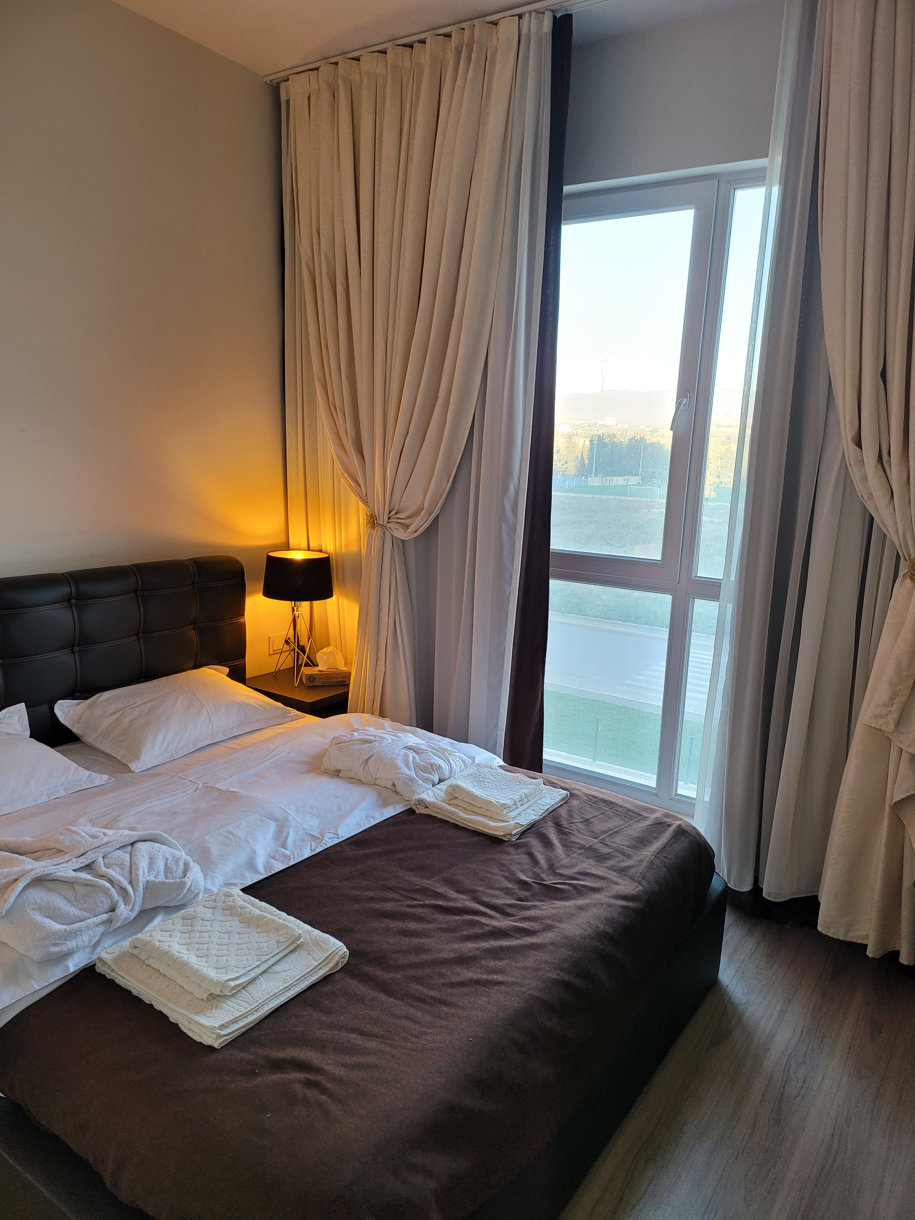 System.Collections.Generic.List`1[BluePillow.Application.SearchEngine.Dto.PhotoDto]?.ElementAt(3)?.Caption