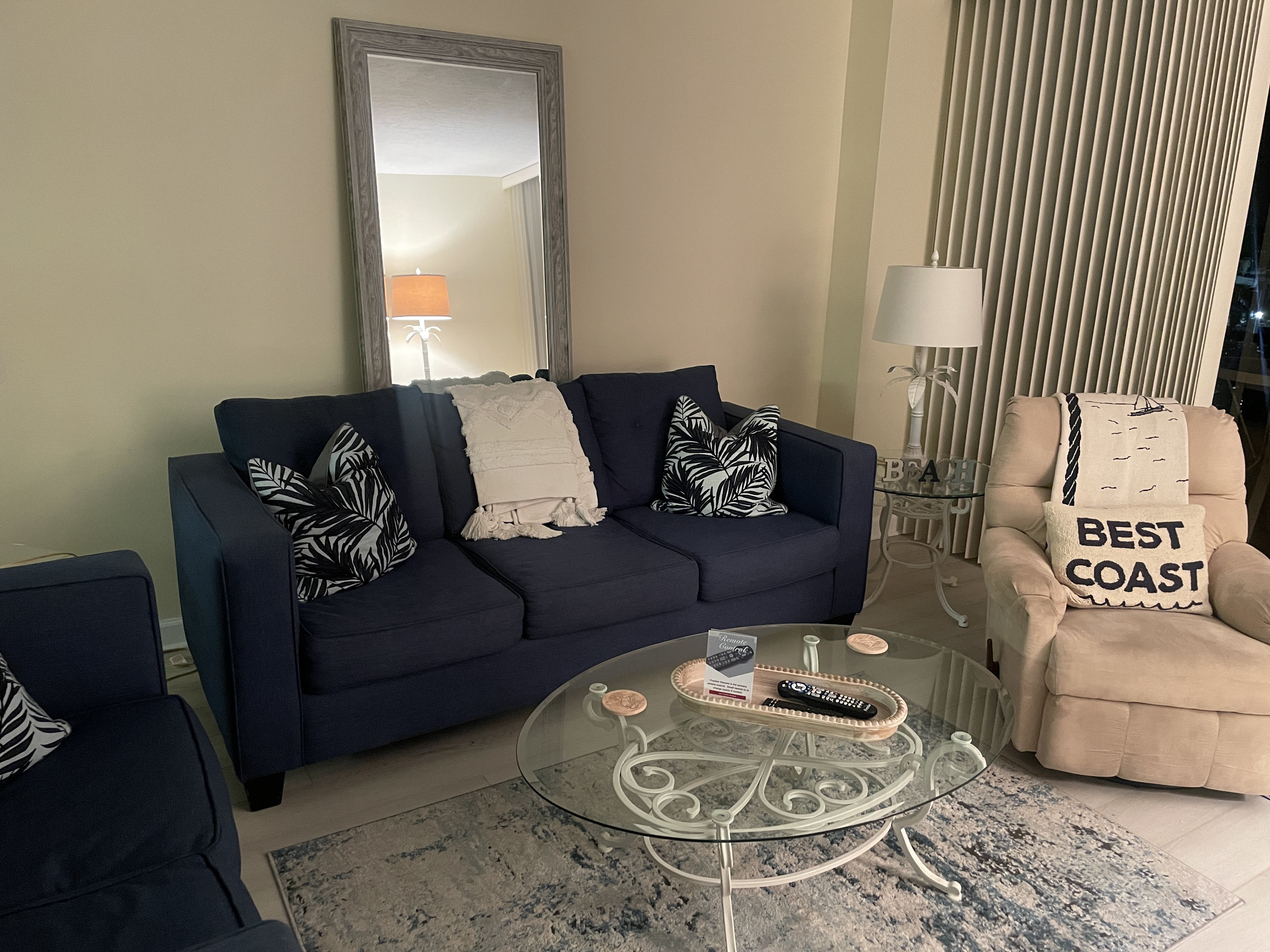 System.Collections.Generic.List`1[BluePillow.Application.SearchEngine.Dto.PhotoDto]?.ElementAt(2)?.Caption