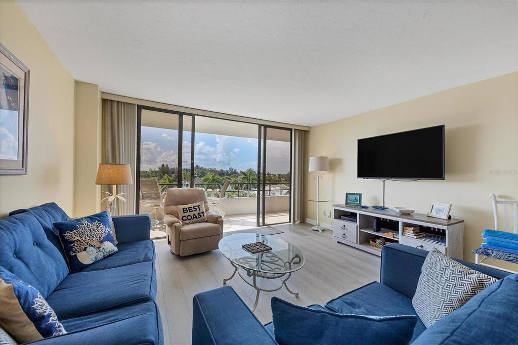 System.Collections.Generic.List`1[BluePillow.Application.SearchEngine.Dto.PhotoDto]?.ElementAt(3)?.Caption